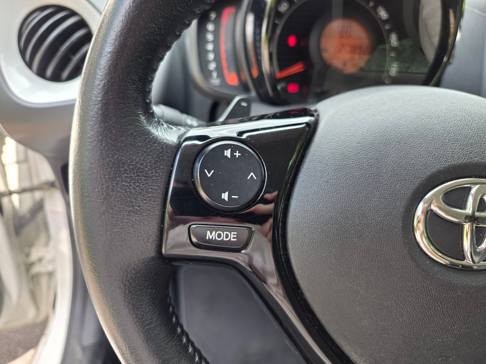 TOYOTA AYGO X-PLAY Boîte Auto – 1.0 VVT-i 72ch