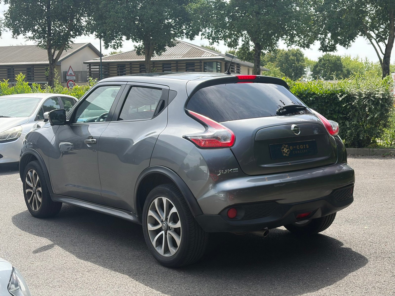 NISSAN Juke Phase 3 1.6 i 16V 2WD CVT 117 cv Boîte auto Tekna