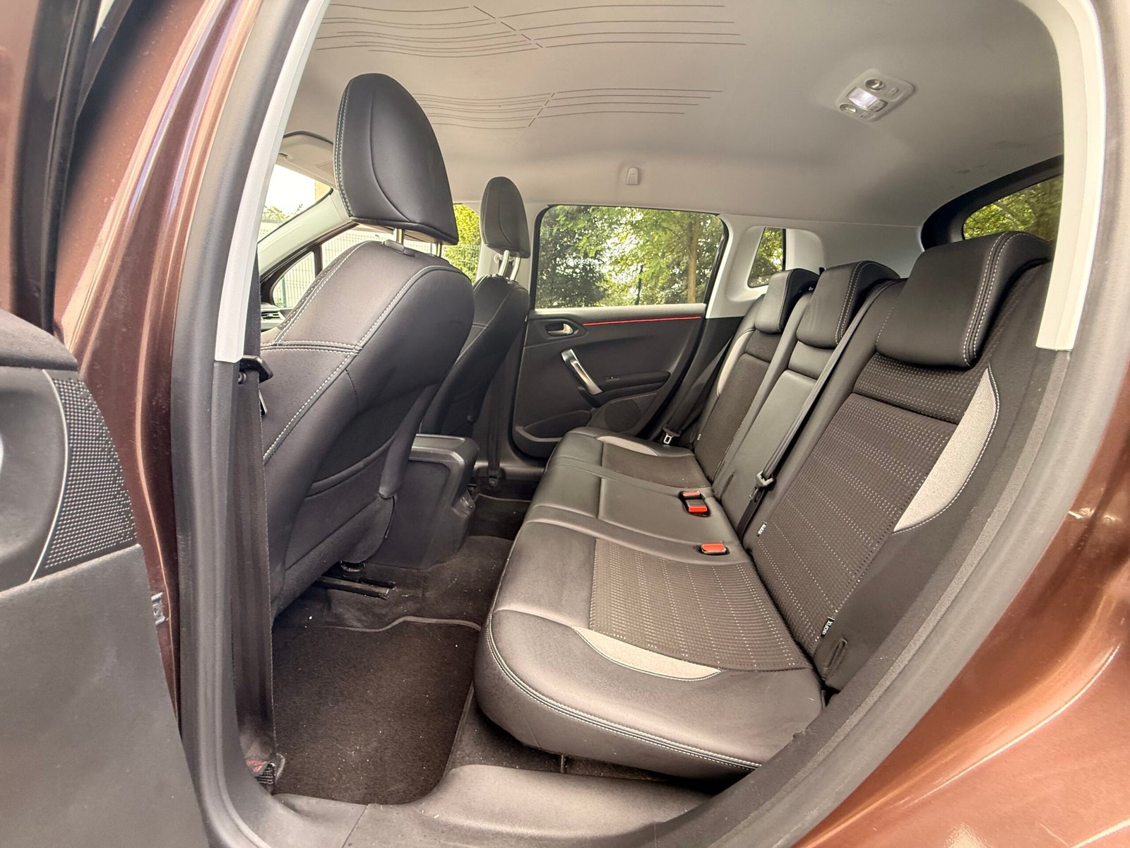 PEUGEOT 2008 5HB 1.6 e-HDi BMP6 S&S 92 cv Boîte auto