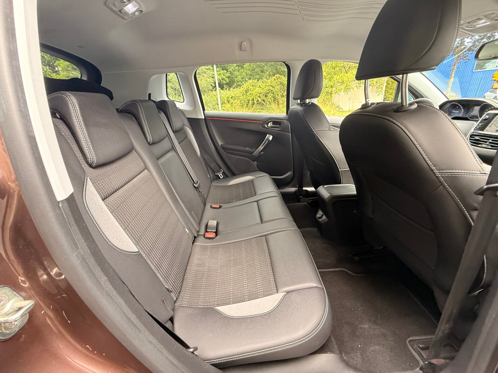 PEUGEOT 2008 5HB 1.6 e-HDi BMP6 S&S 92 cv Boîte auto