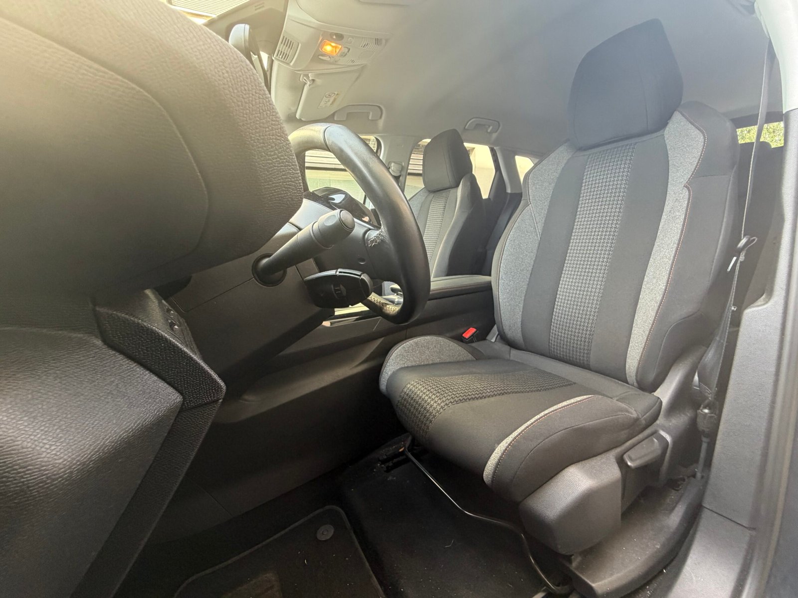 PEUGEOT 3008 1.2 PureTech 130Ch “Active Business”