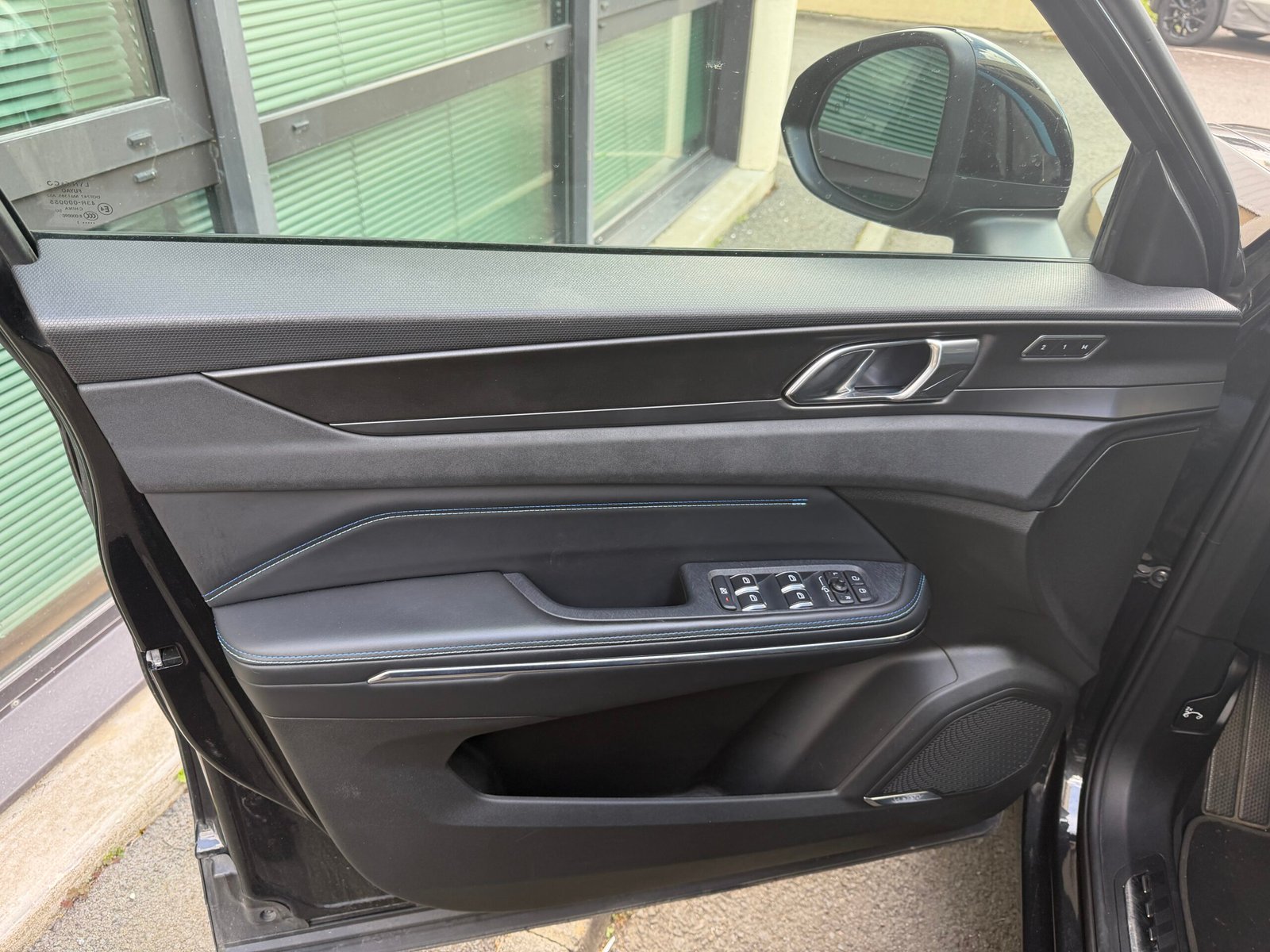 LYNK & CO 01 “PHEV”
