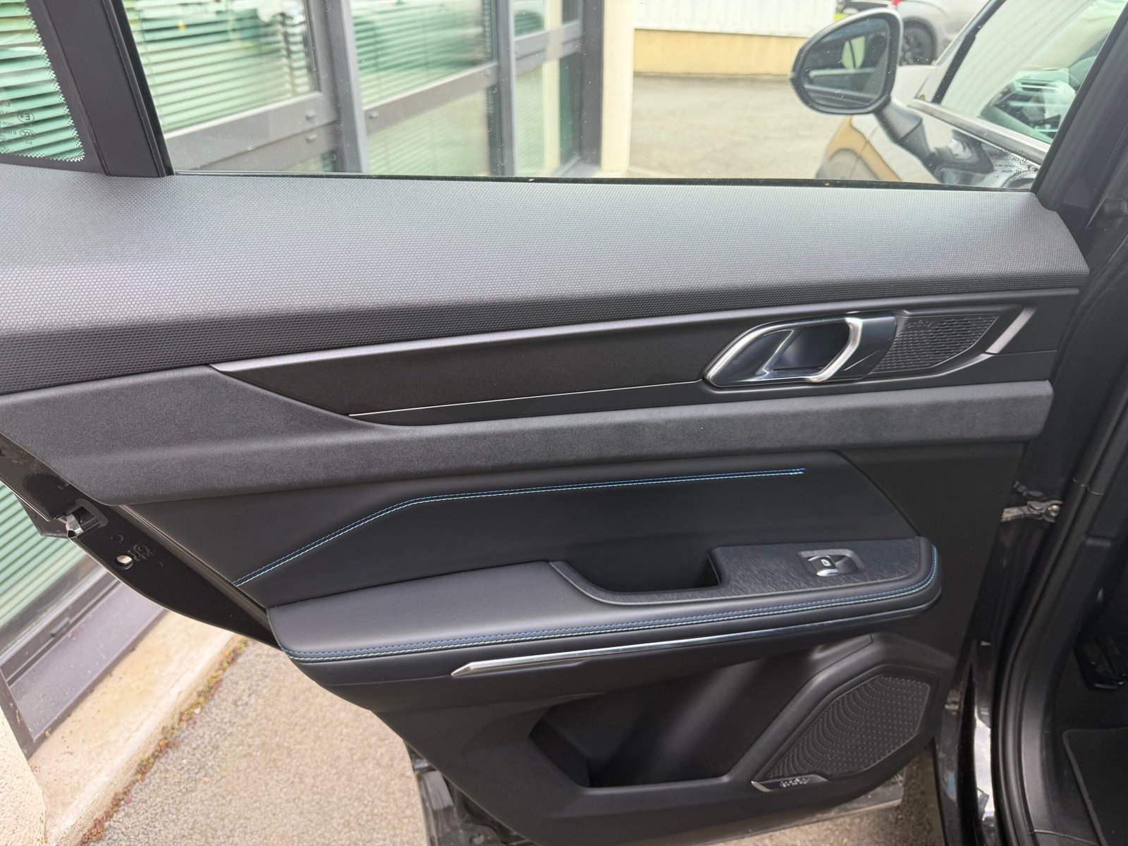 LYNK & CO 01 “PHEV”