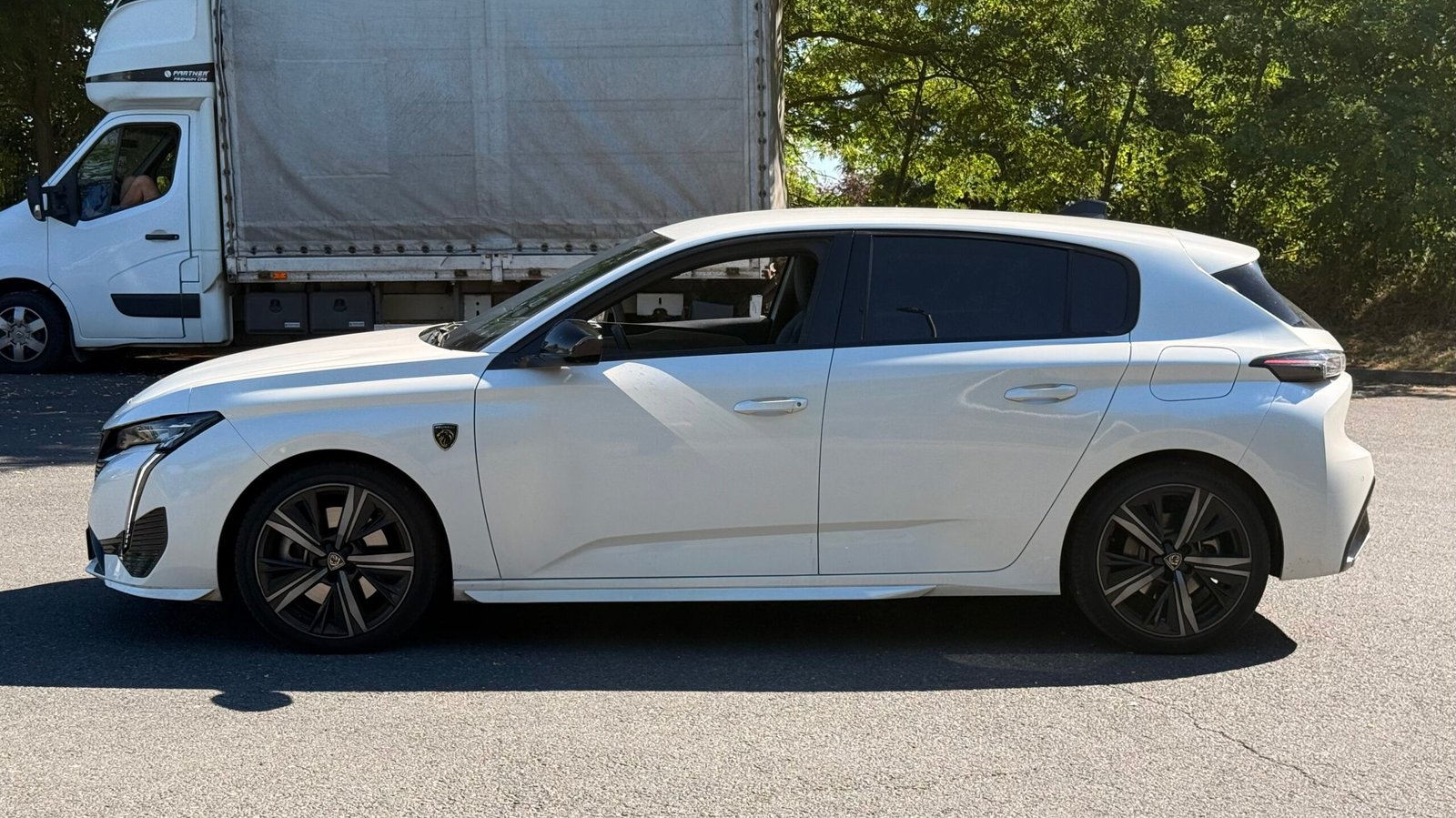 PEUGEOT 308 III GT 1.6 THP 225 Hybrid e-EAT8 180 cv Boîte auto