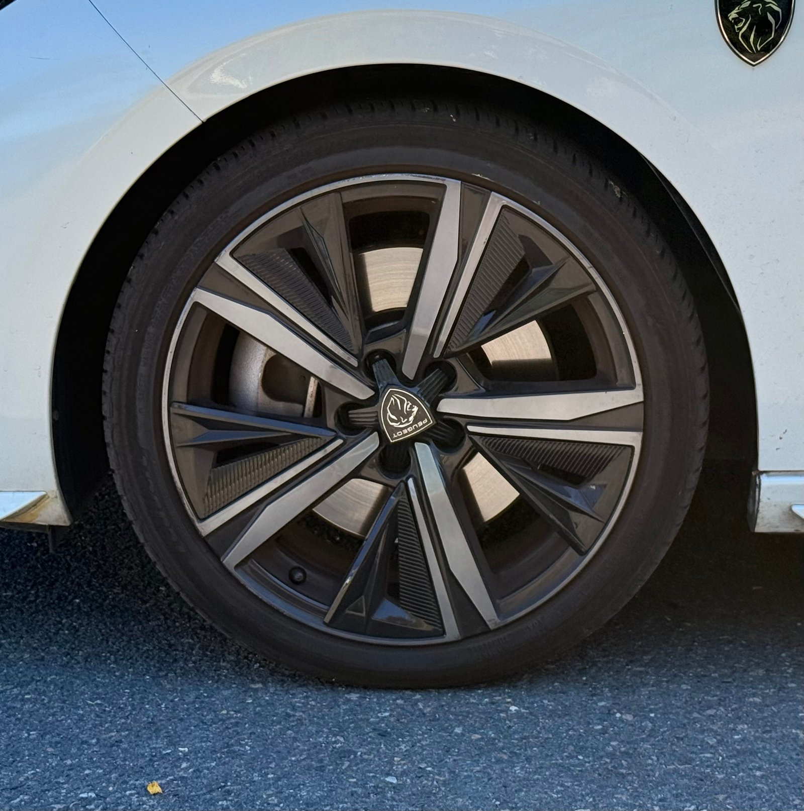 PEUGEOT 308 III GT 1.6 THP 225 Hybrid e-EAT8 180 cv Boîte auto