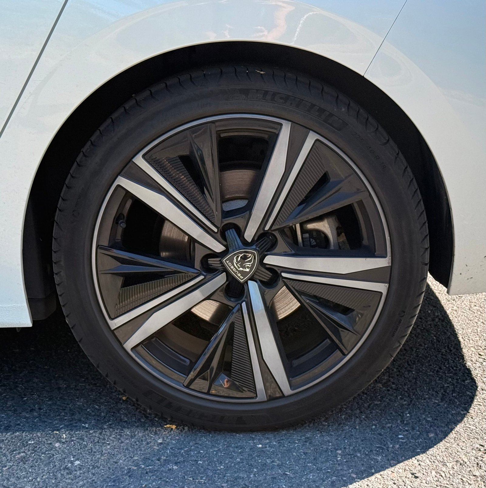 PEUGEOT 308 III GT 1.6 THP 225 Hybrid e-EAT8 180 cv Boîte auto