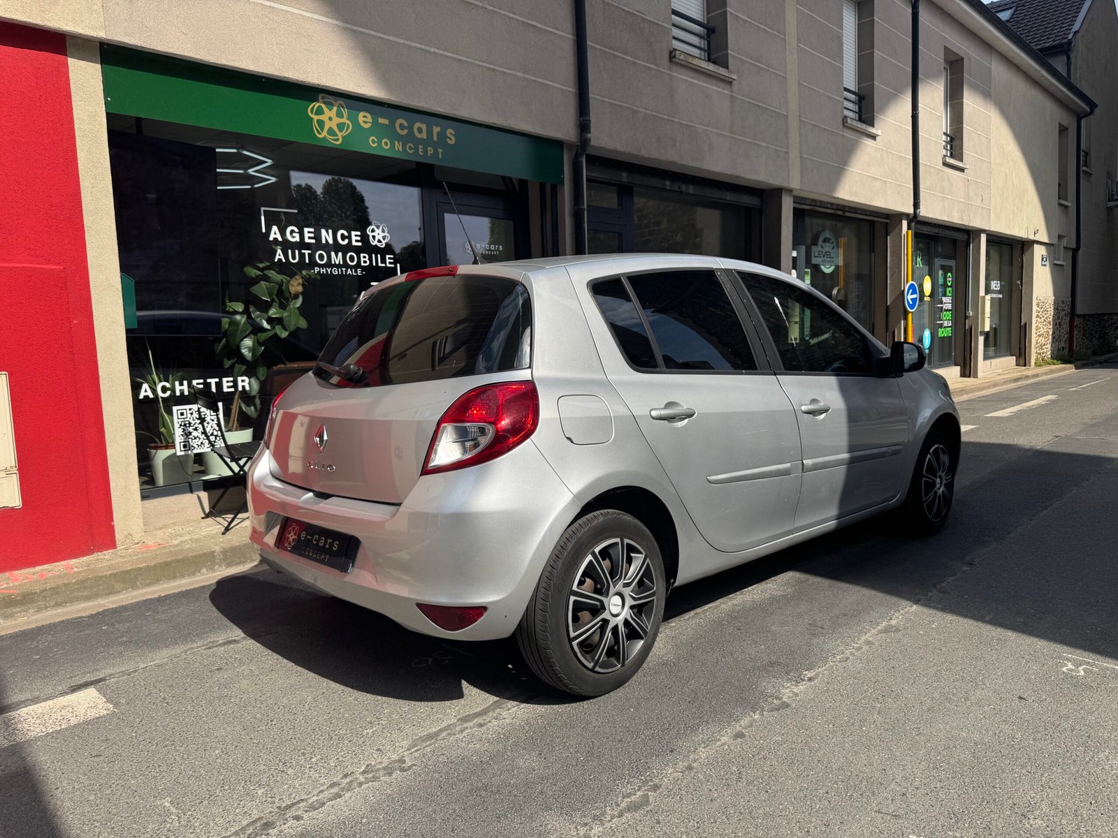 RENAULT Clio III (3) 5 Portes Phase 2 1.2 i eco2 75 cv