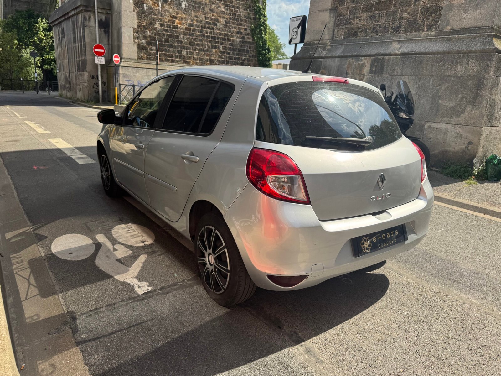 RENAULT Clio III (3) 5 Portes Phase 2 1.2 i eco2 75 cv