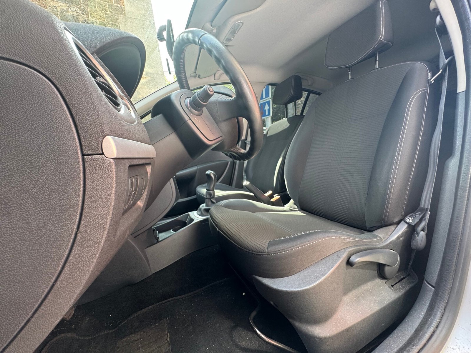 RENAULT Clio III (3) 5 Portes Phase 2 1.2 i eco2 75 cv