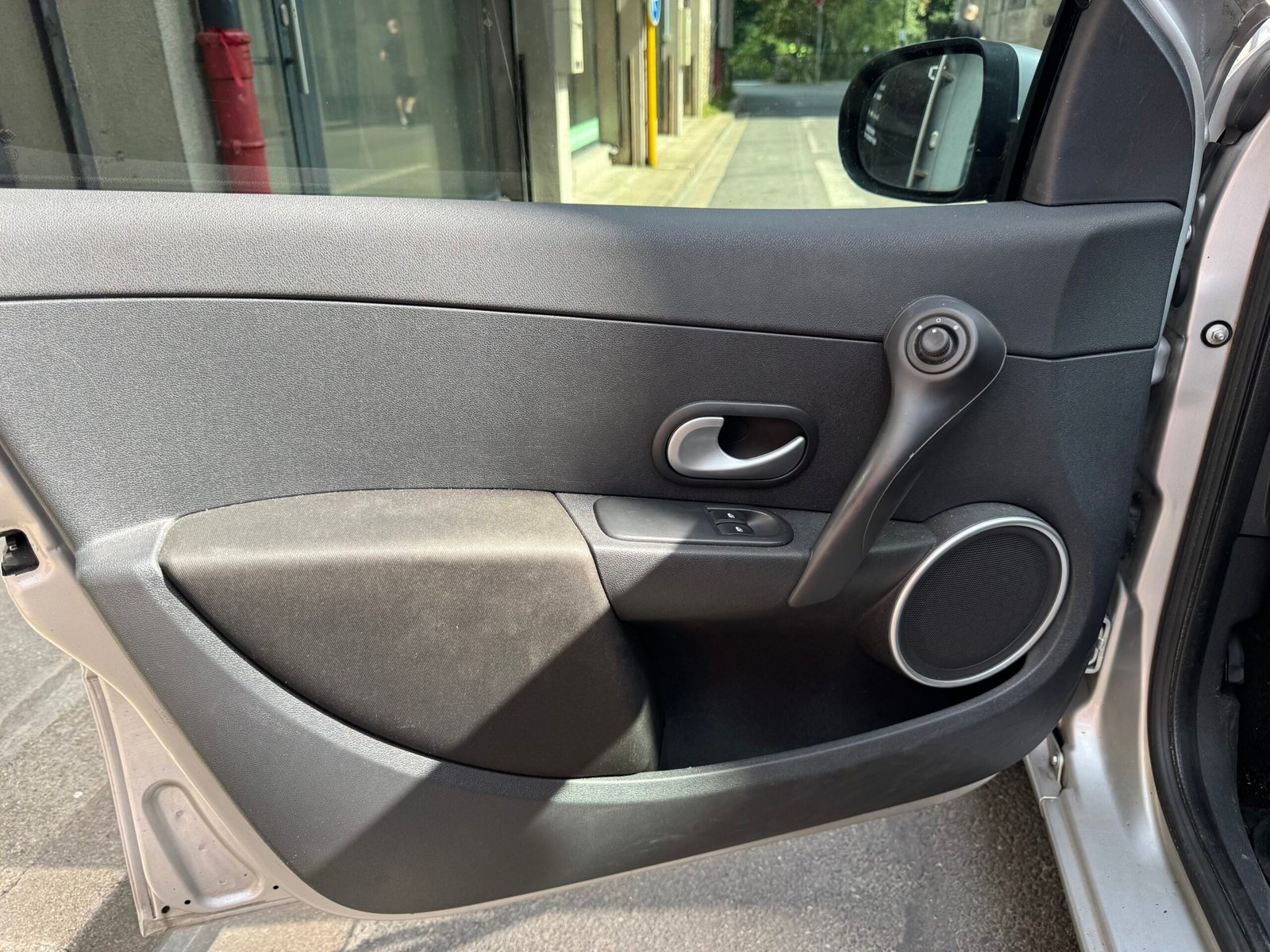RENAULT Clio III (3) 5 Portes Phase 2 1.2 i eco2 75 cv