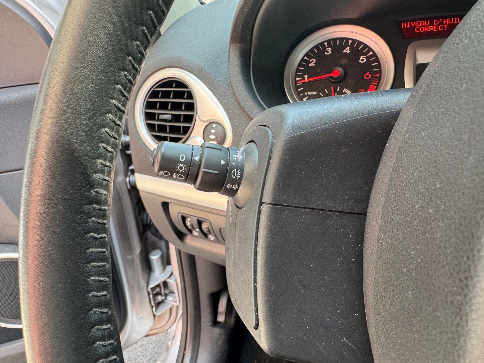 RENAULT Clio III (3) 5 Portes Phase 2 1.2 i eco2 75 cv