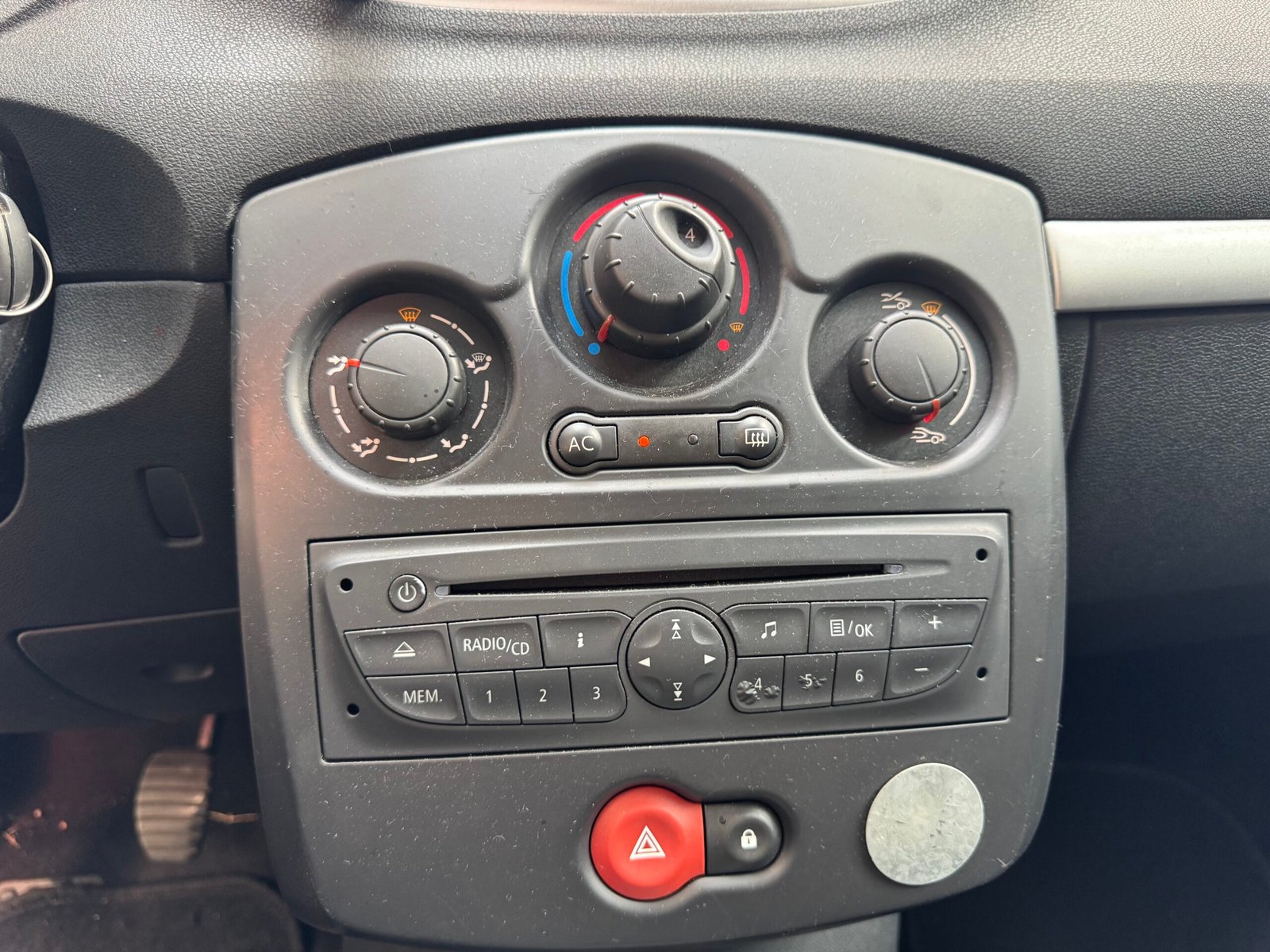 RENAULT Clio III (3) 5 Portes Phase 2 1.2 i eco2 75 cv