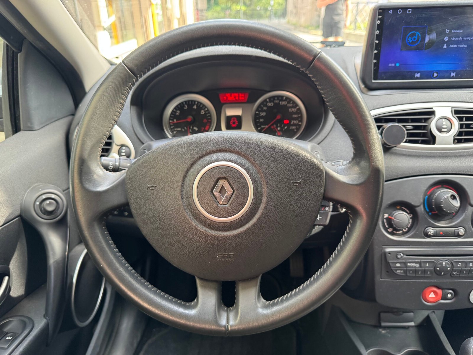RENAULT Clio III (3) 5 Portes Phase 2 1.2 i eco2 75 cv