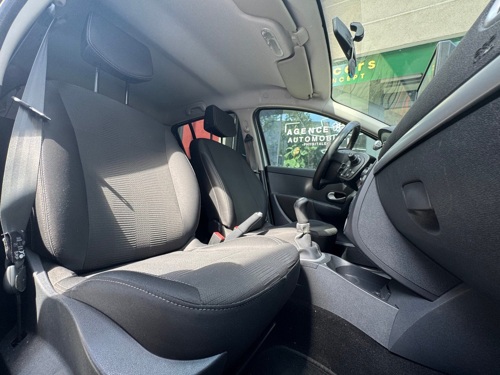 RENAULT Clio III (3) 5 Portes Phase 2 1.2 i eco2 75 cv