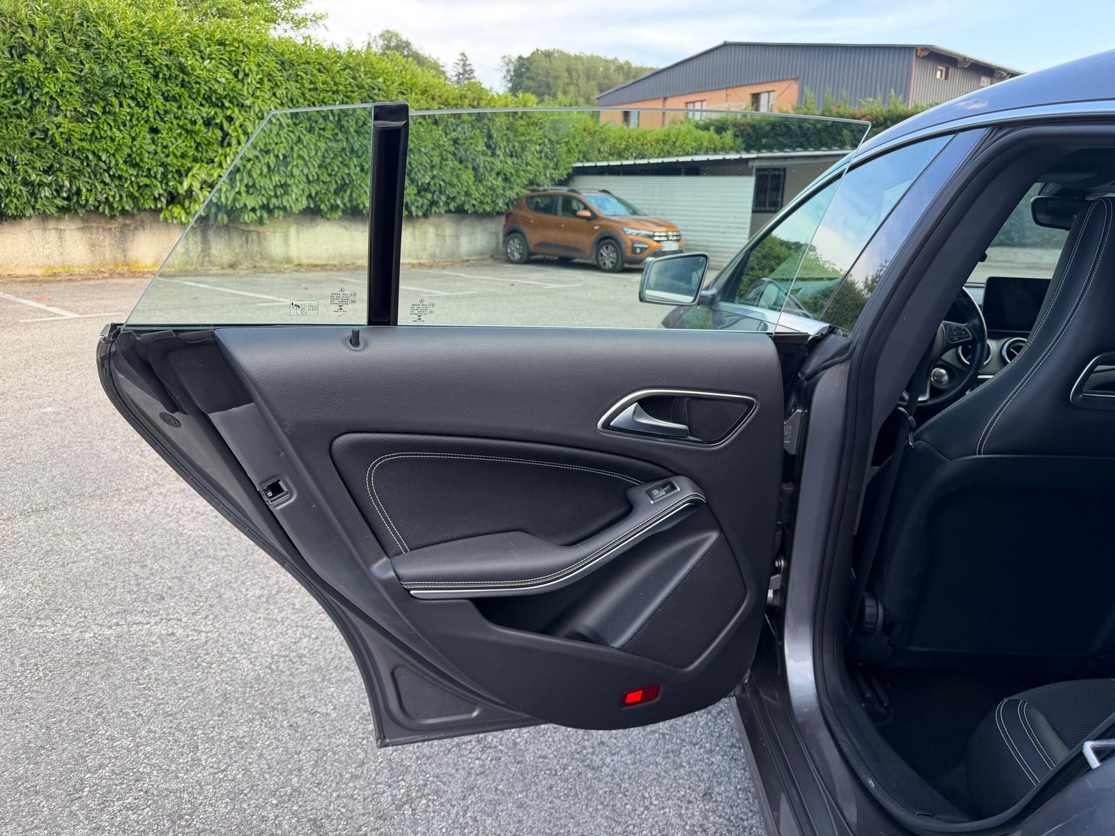 MERCEDES-BENZ Classe CLA FASCINATION Shooting Brake Phase 2 180 1.6 i 16V BlueEFFICIENCY S&S 122 cv