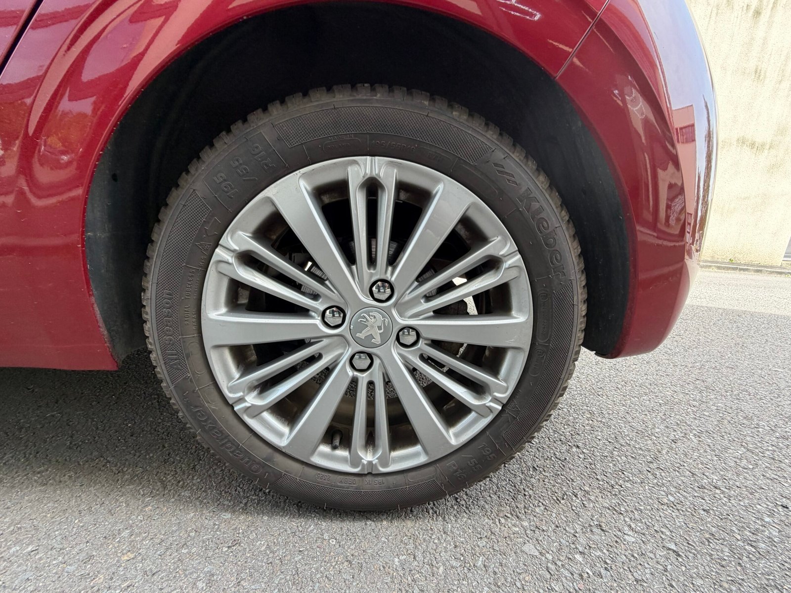 Peugeot 208 110ch « Allure Business »