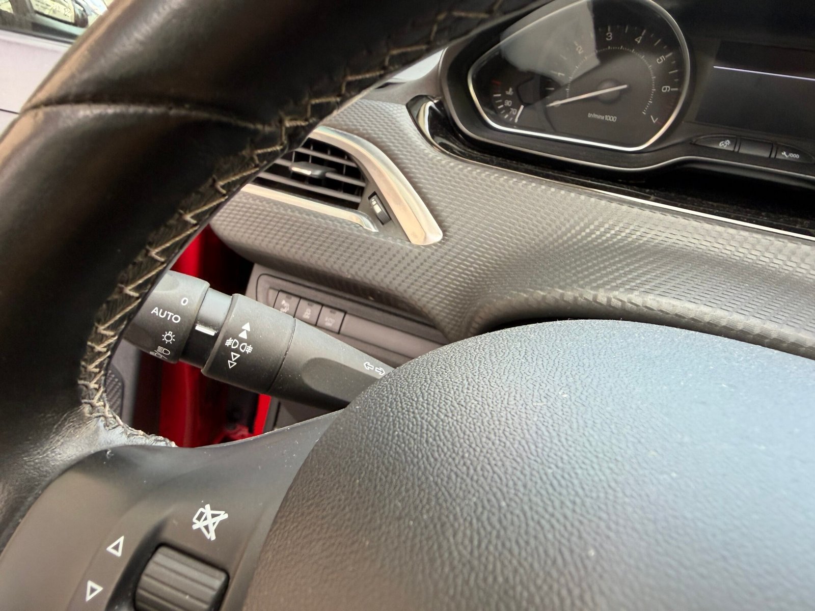 Peugeot 208 110ch « Allure Business »
