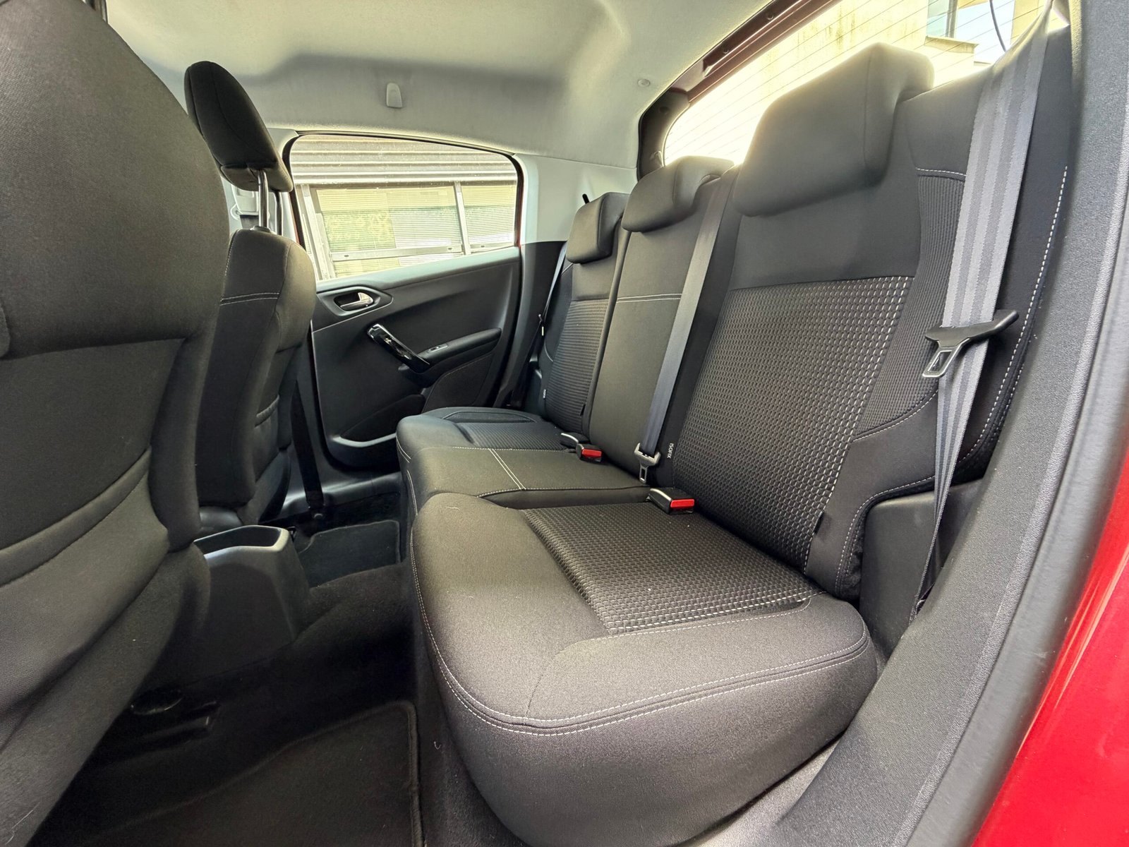 Peugeot 208 110ch « Allure Business »