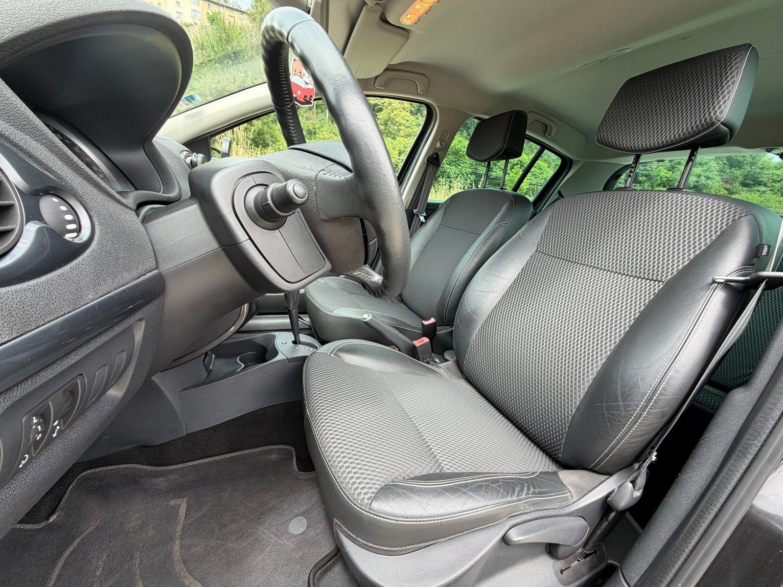 RENAULT Clio 3 Tomtom Phase 2 1.6i 111 cv Automatique