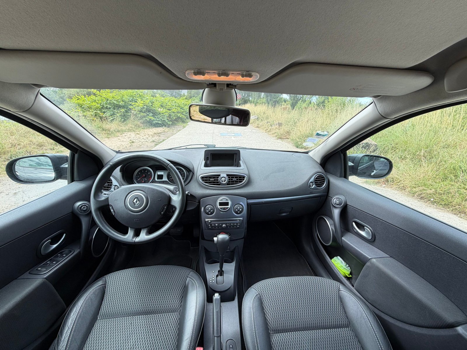 RENAULT Clio 3 Tomtom Phase 2 1.6i 111 cv Automatique