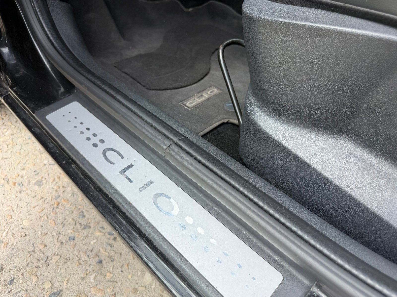 RENAULT Clio 3 Tomtom Phase 2 1.6i 111 cv Automatique