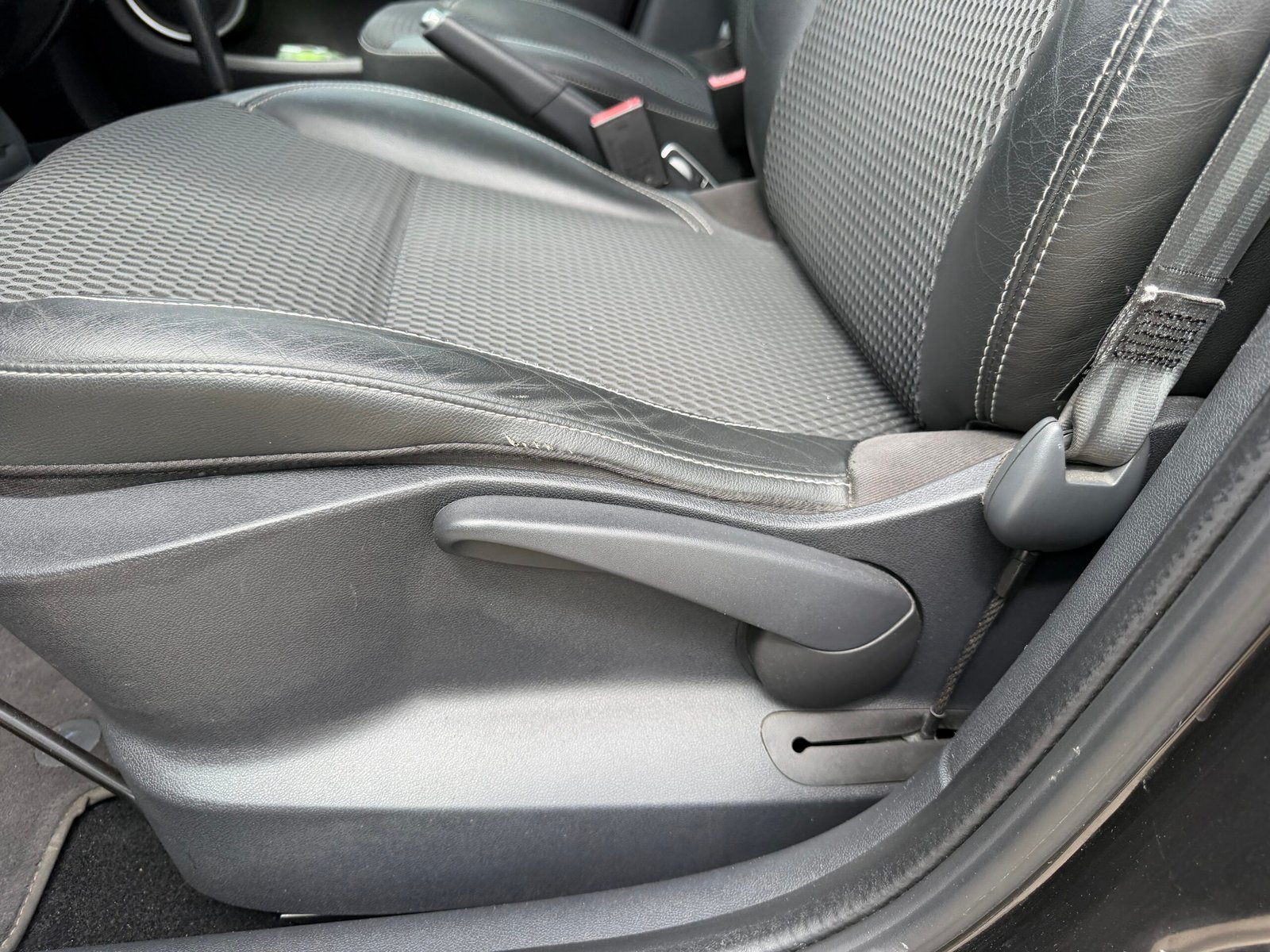 RENAULT Clio 3 Tomtom Phase 2 1.6i 111 cv Automatique