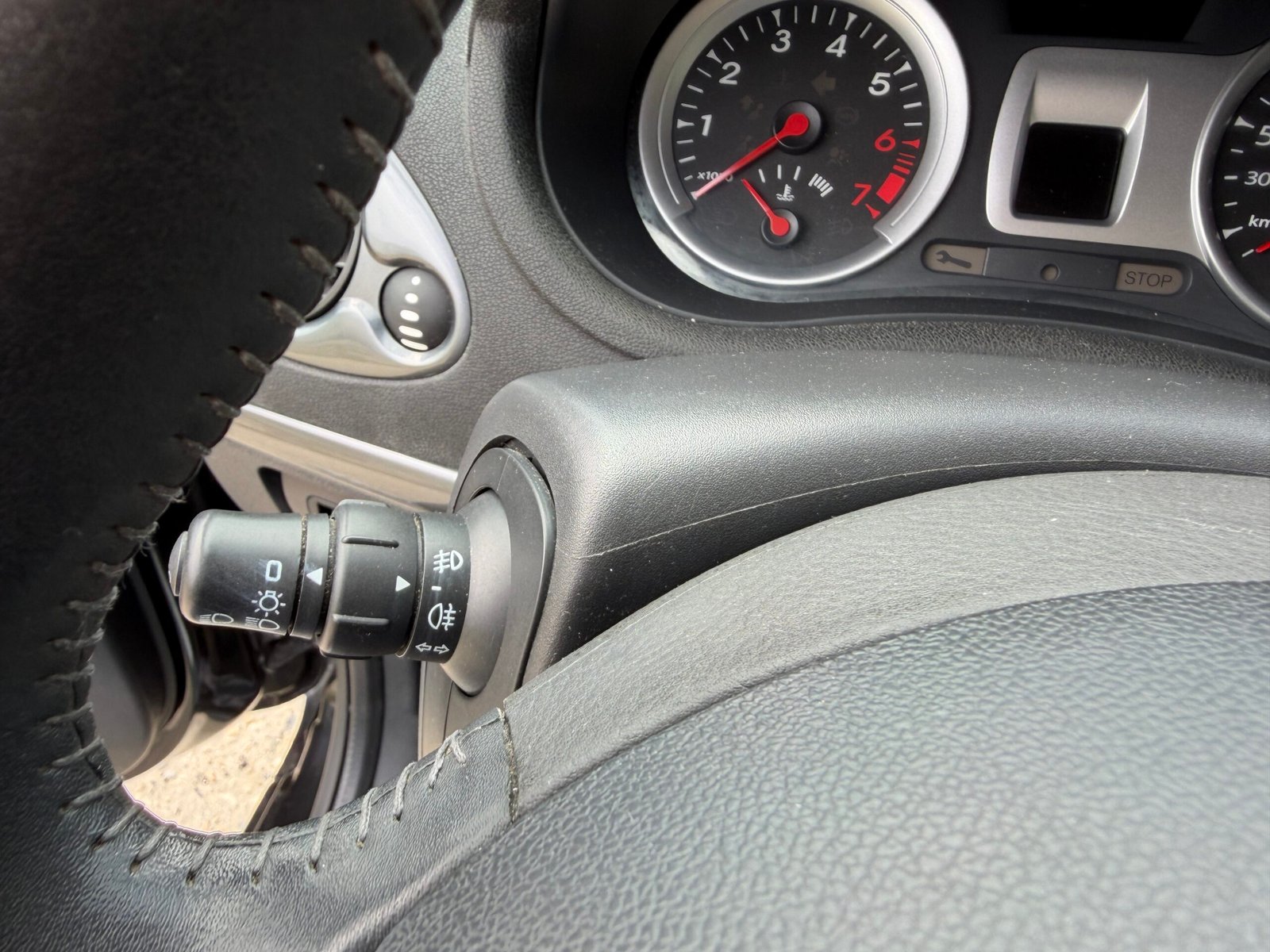 RENAULT Clio 3 Tomtom Phase 2 1.6i 111 cv Automatique
