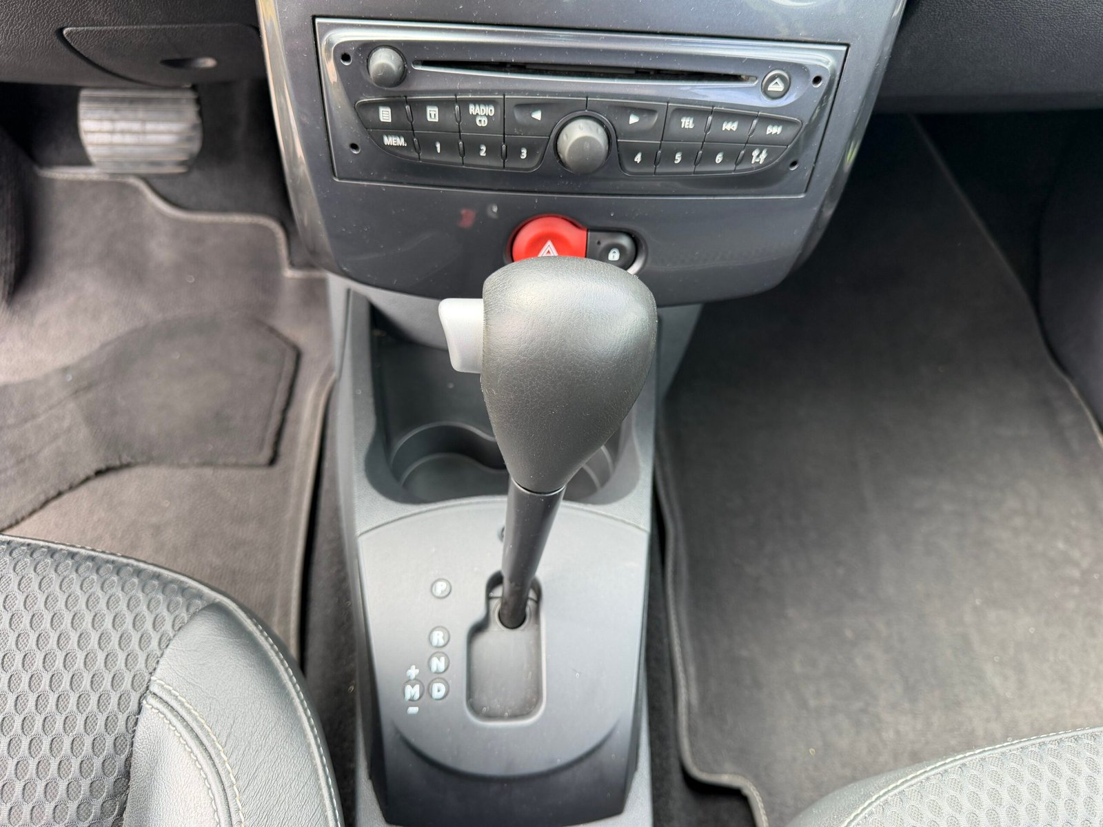 RENAULT Clio 3 Tomtom Phase 2 1.6i 111 cv Automatique