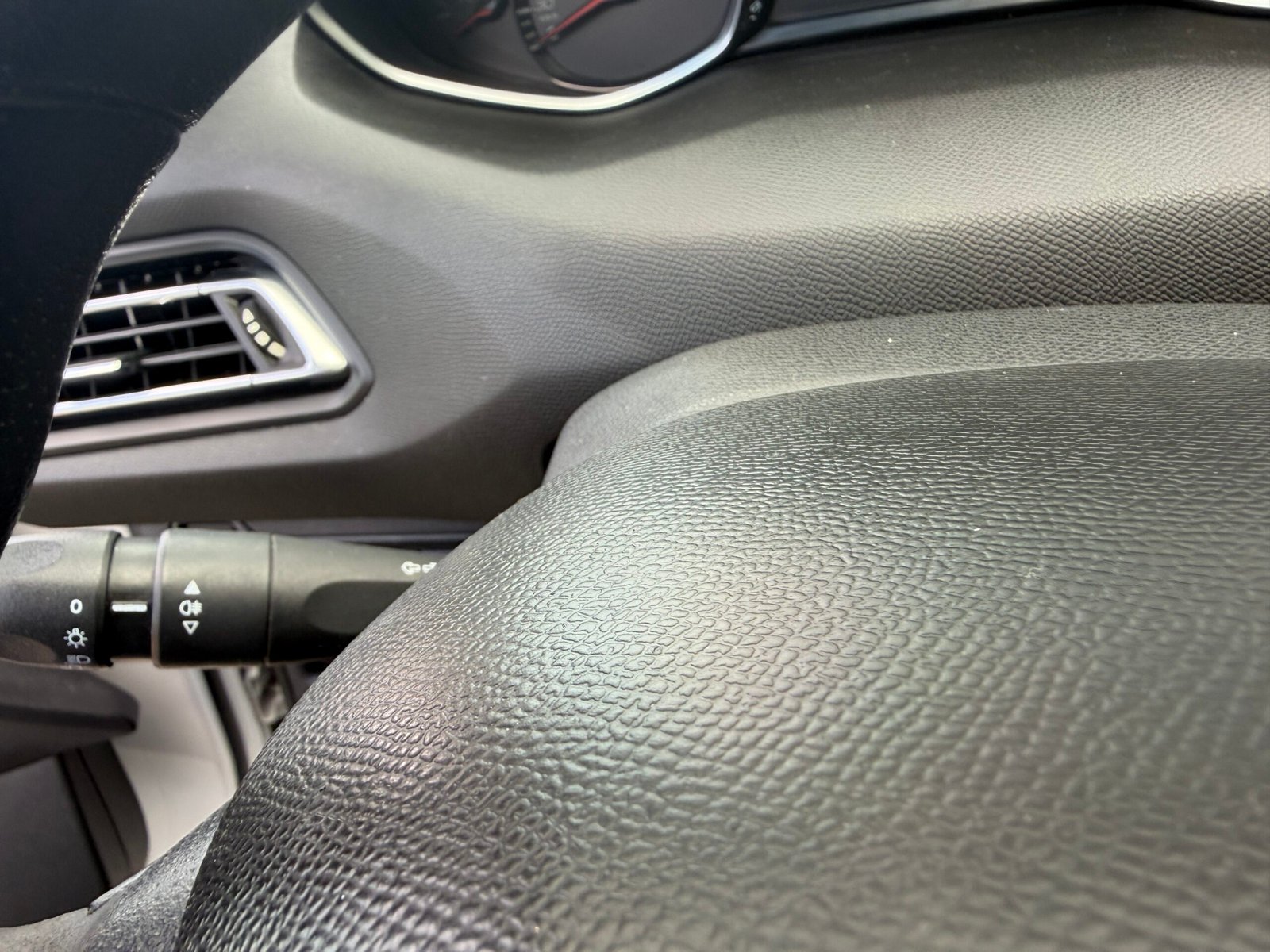 Peugeot 308  1.2 VTI 130ch