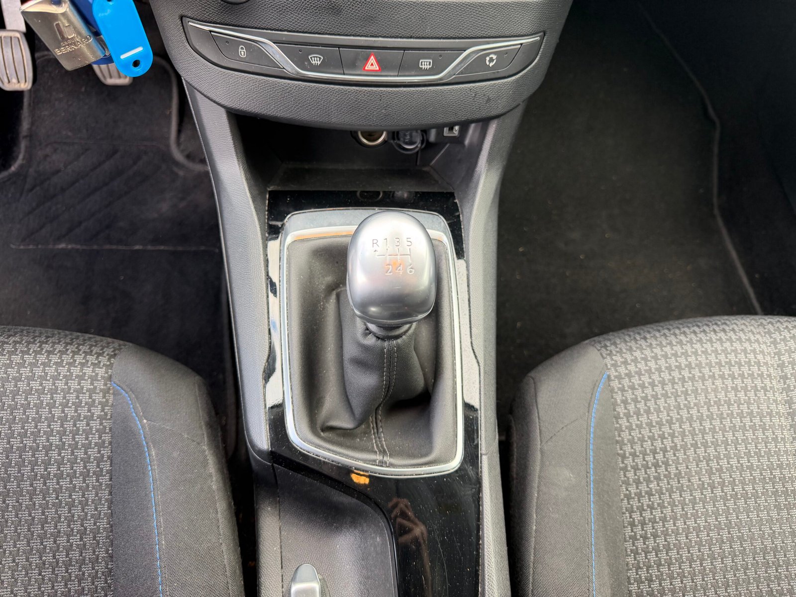 PEUGEOT 308 Phase II 1.5 Blue HDi 102 cv