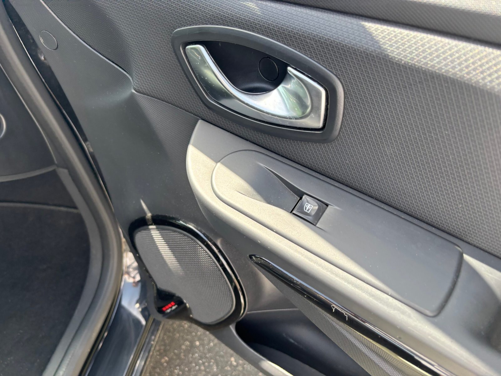 RENAULT Clio IV 5 1.5 dCi 90ch “Intens”