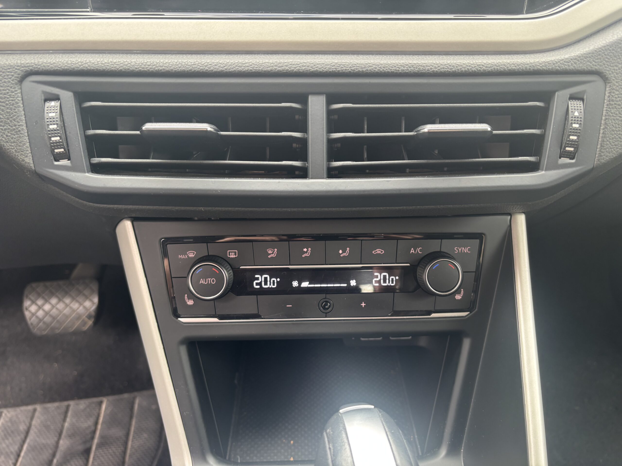 VOLKSWAGEN Polo VI 1.0 TSI 116ch “Carat”