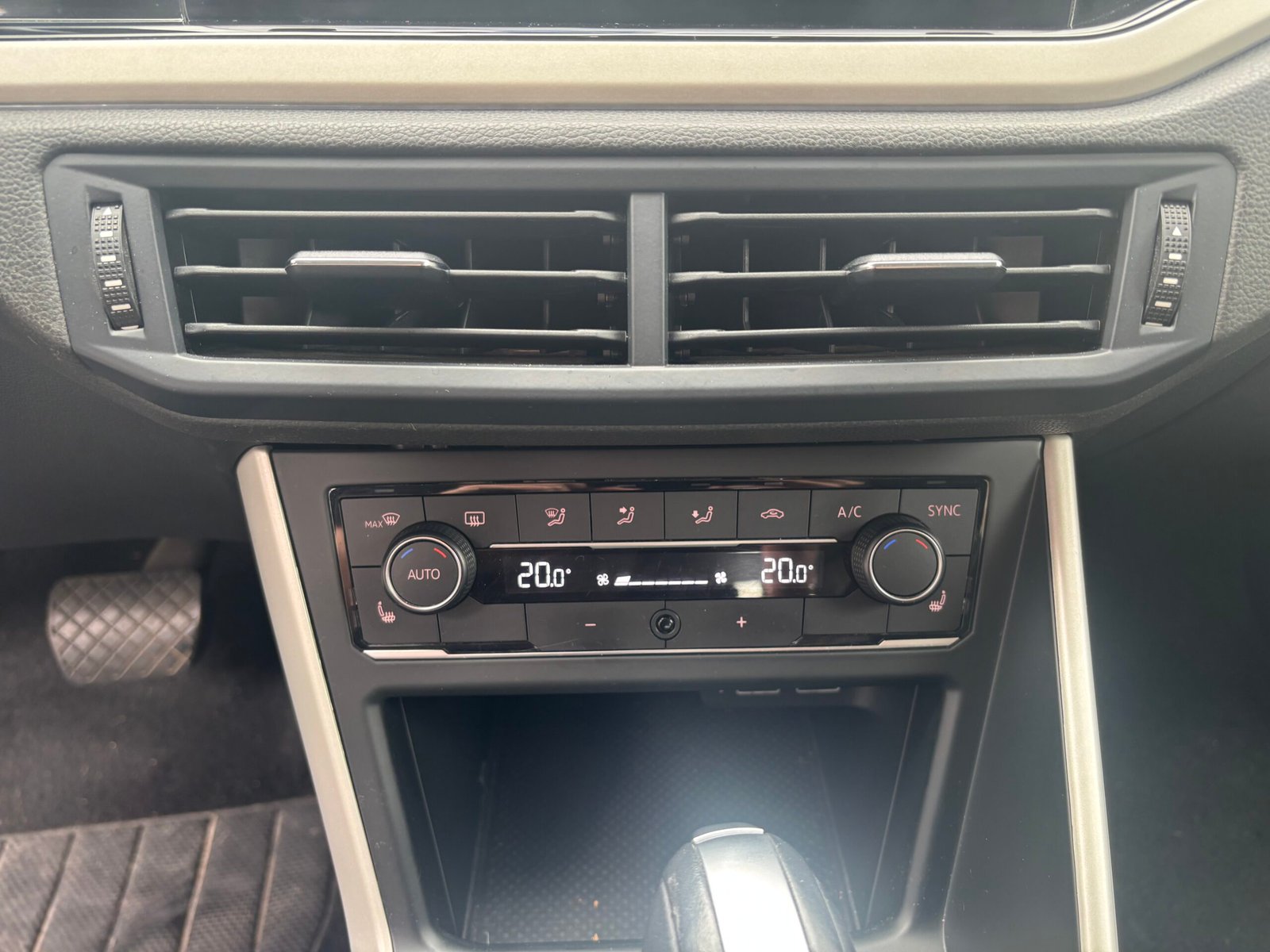 VOLKSWAGEN Polo VI 1.0 TSI 116ch “Carat”