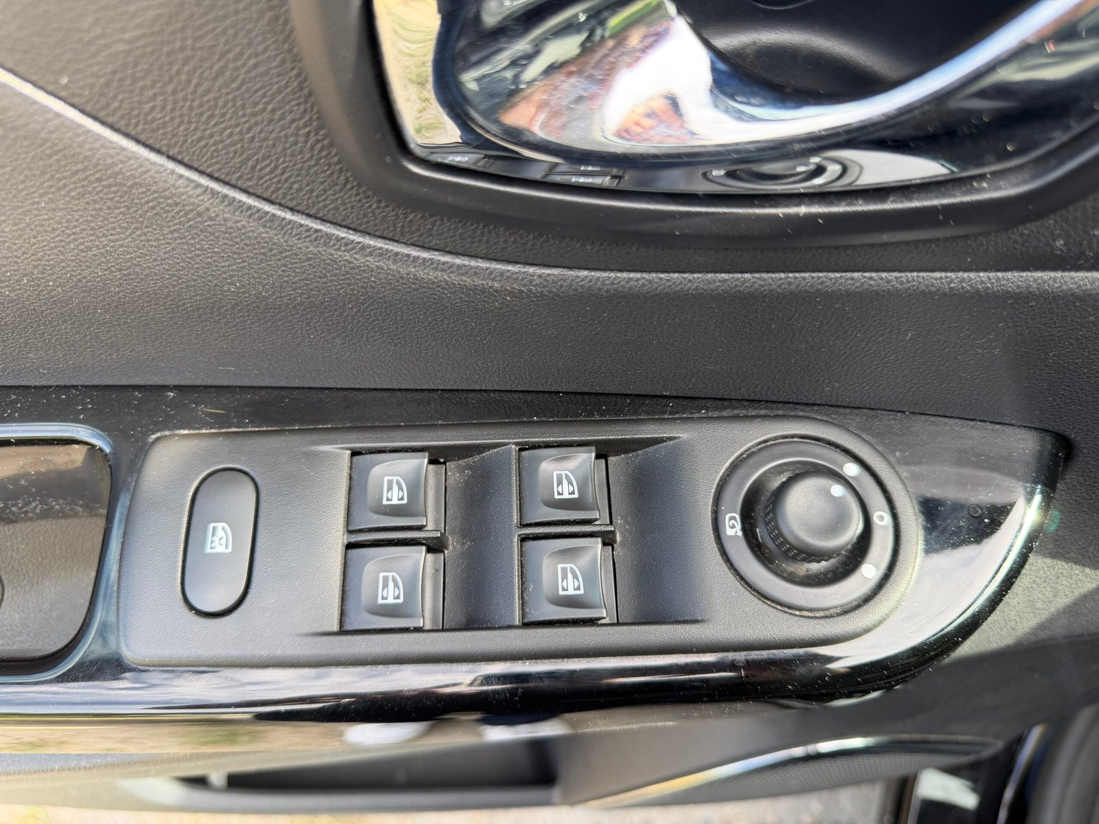 RENAULT Captur – I 1.2 TCe 16V EDC6 120 cv Boîte auto Intens