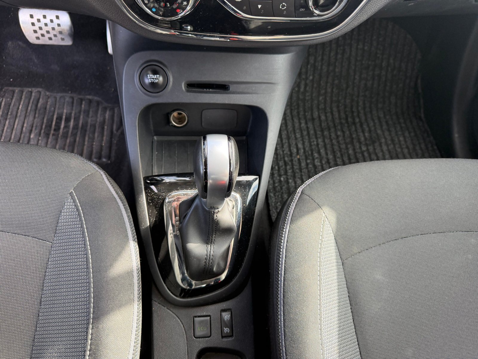 RENAULT Captur – I 1.2 TCe 16V EDC6 120 cv Boîte auto Intens