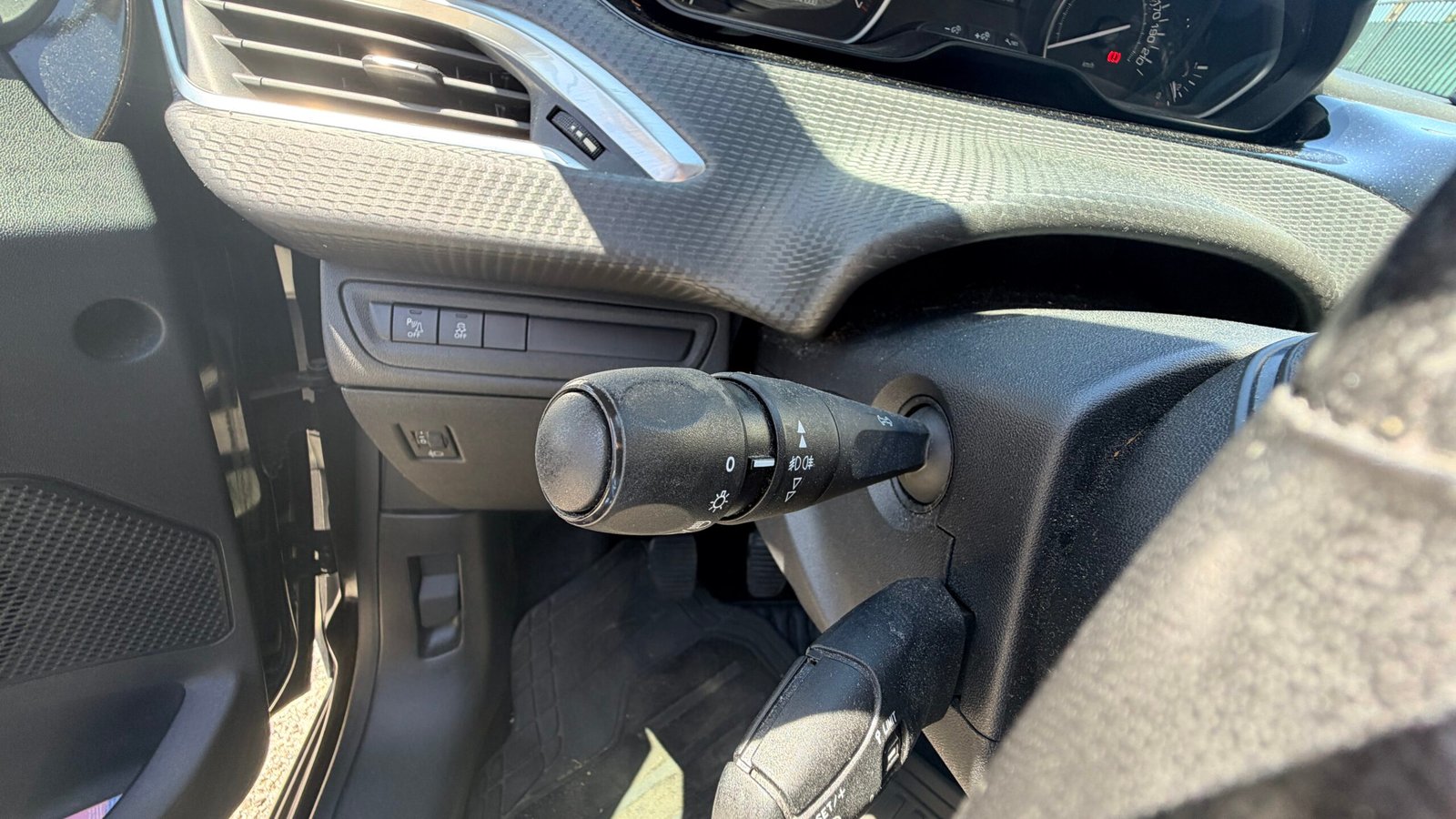 PEUGEOT 208 1.2 PURETECH STYLE 2017