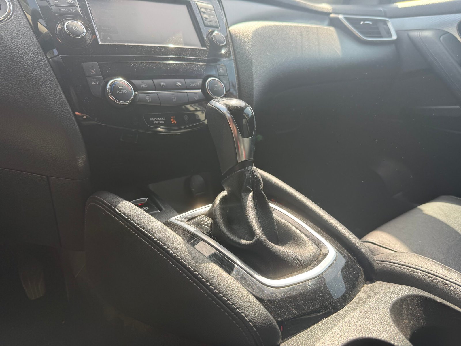 NISSAN Qashqai II Phase 2 1.2 DIG-T 16V 2WD Xtronic CVT S&S 115 cv Boîte auto Tekna