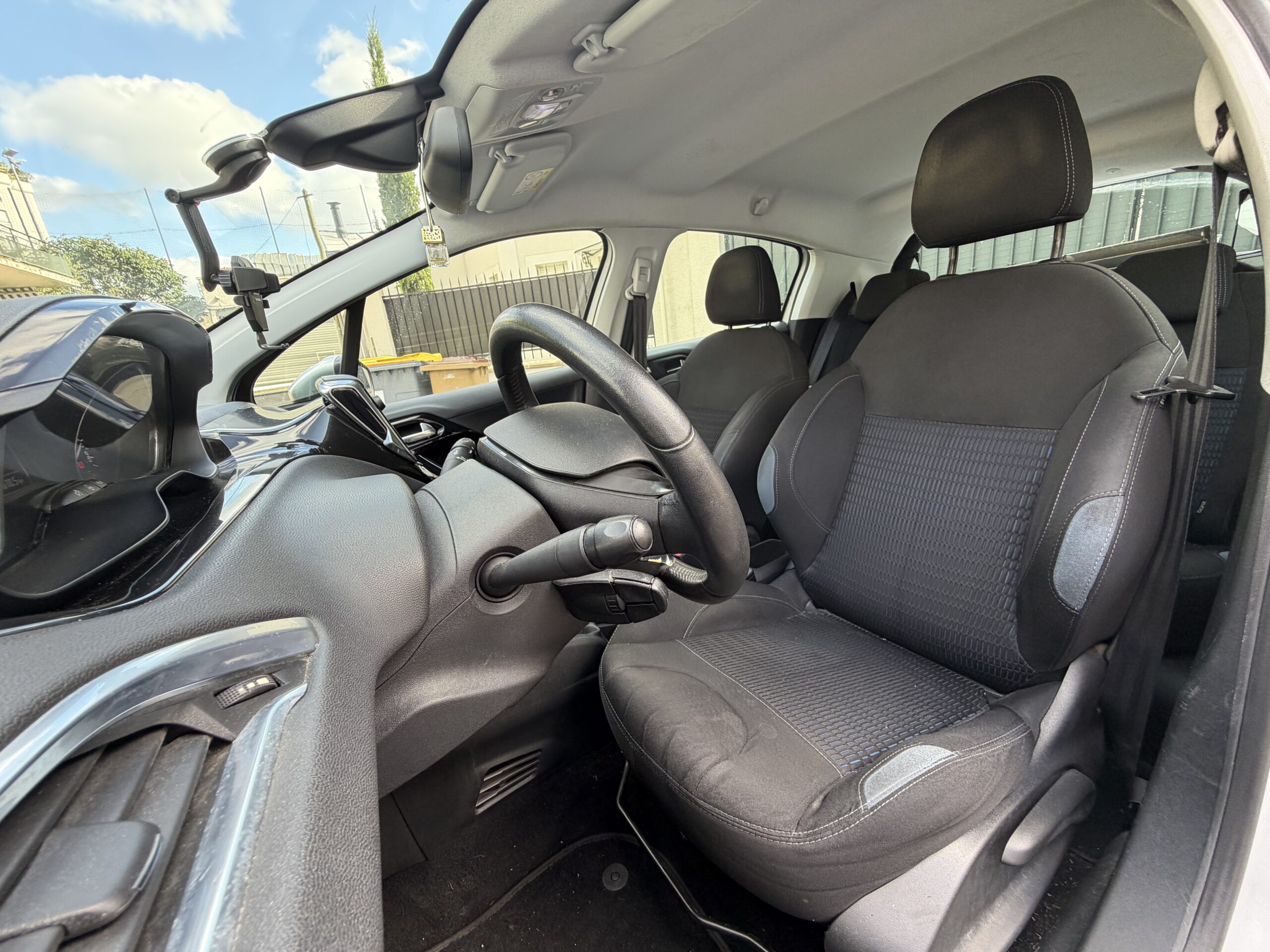 PEUGEOT 208 82ch