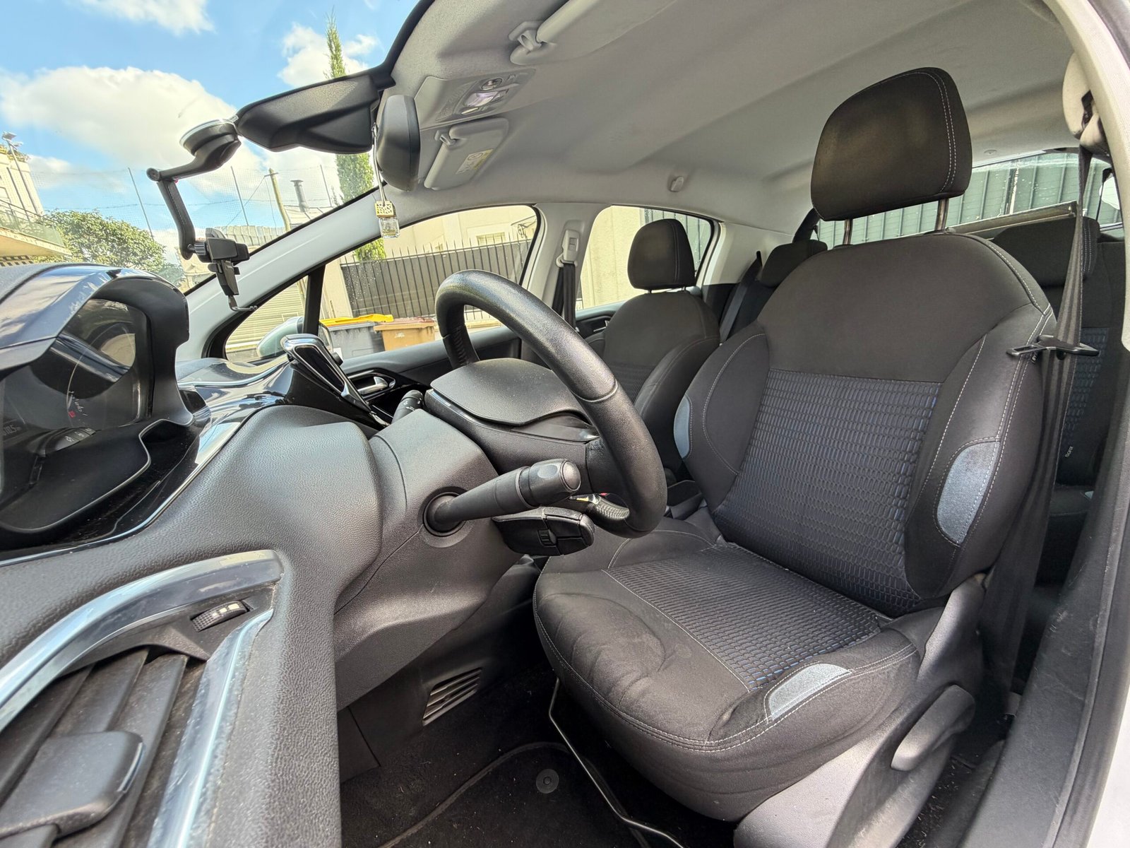 PEUGEOT 208 82ch