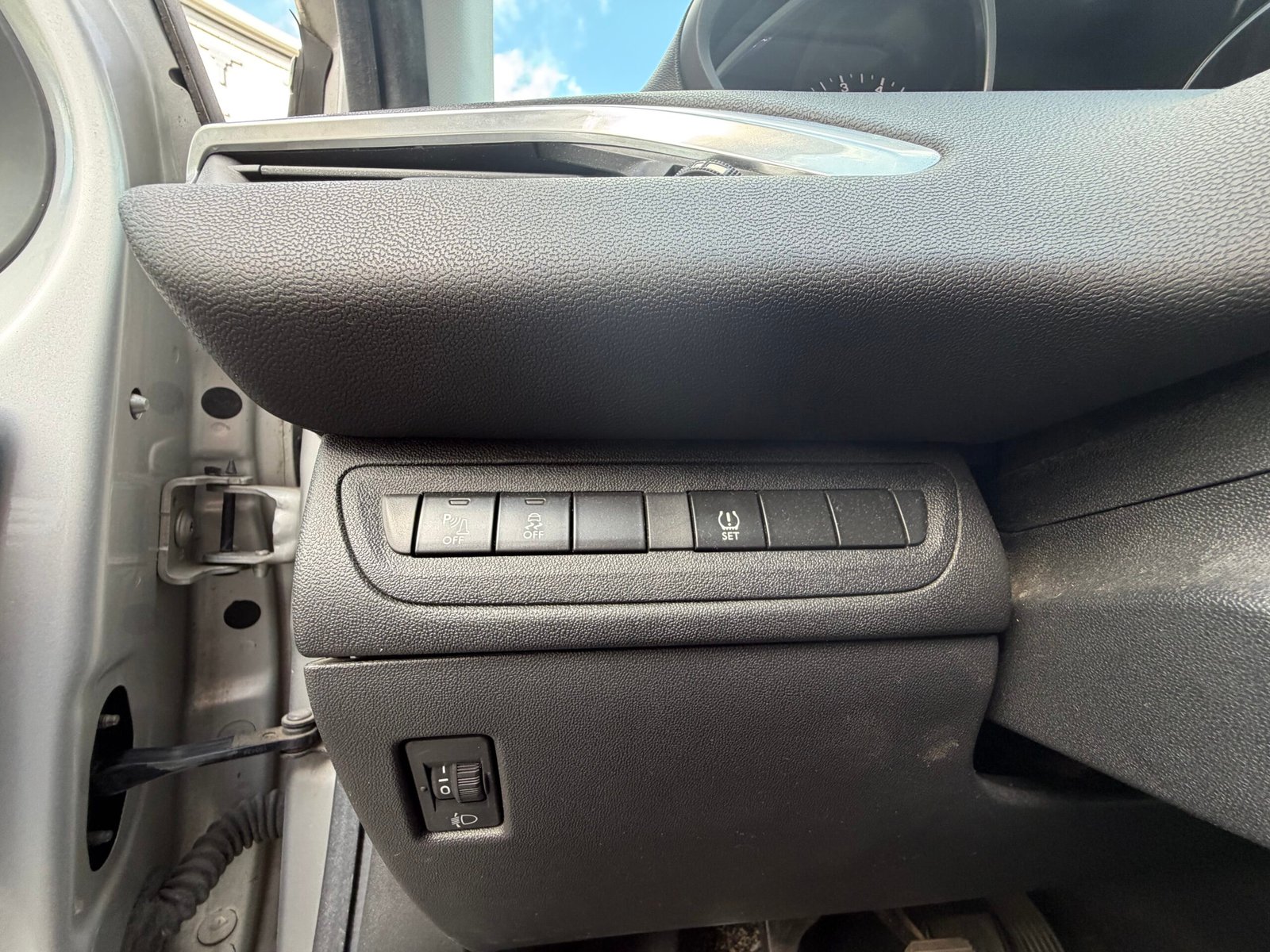 PEUGEOT 208 82ch