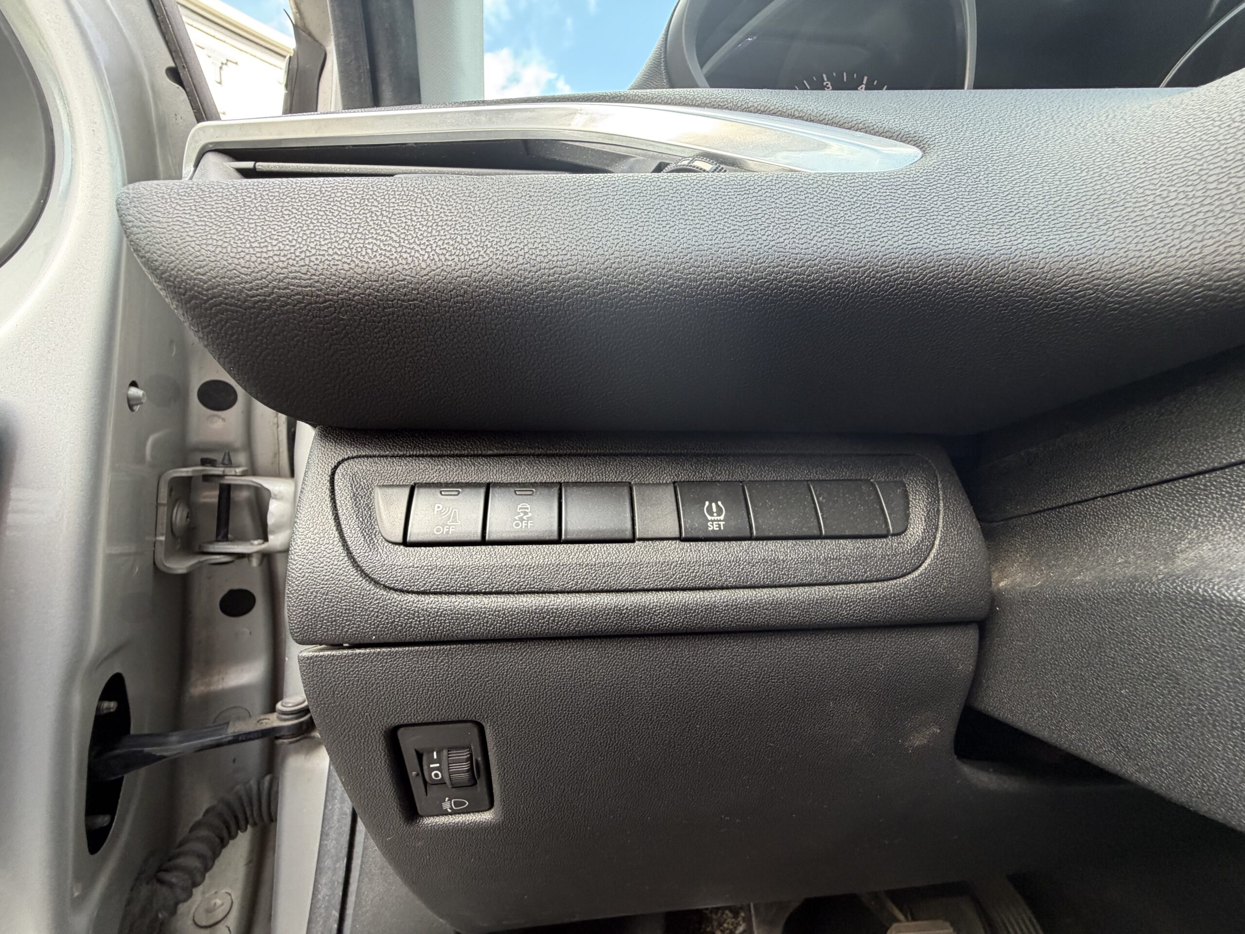 PEUGEOT 208 82ch