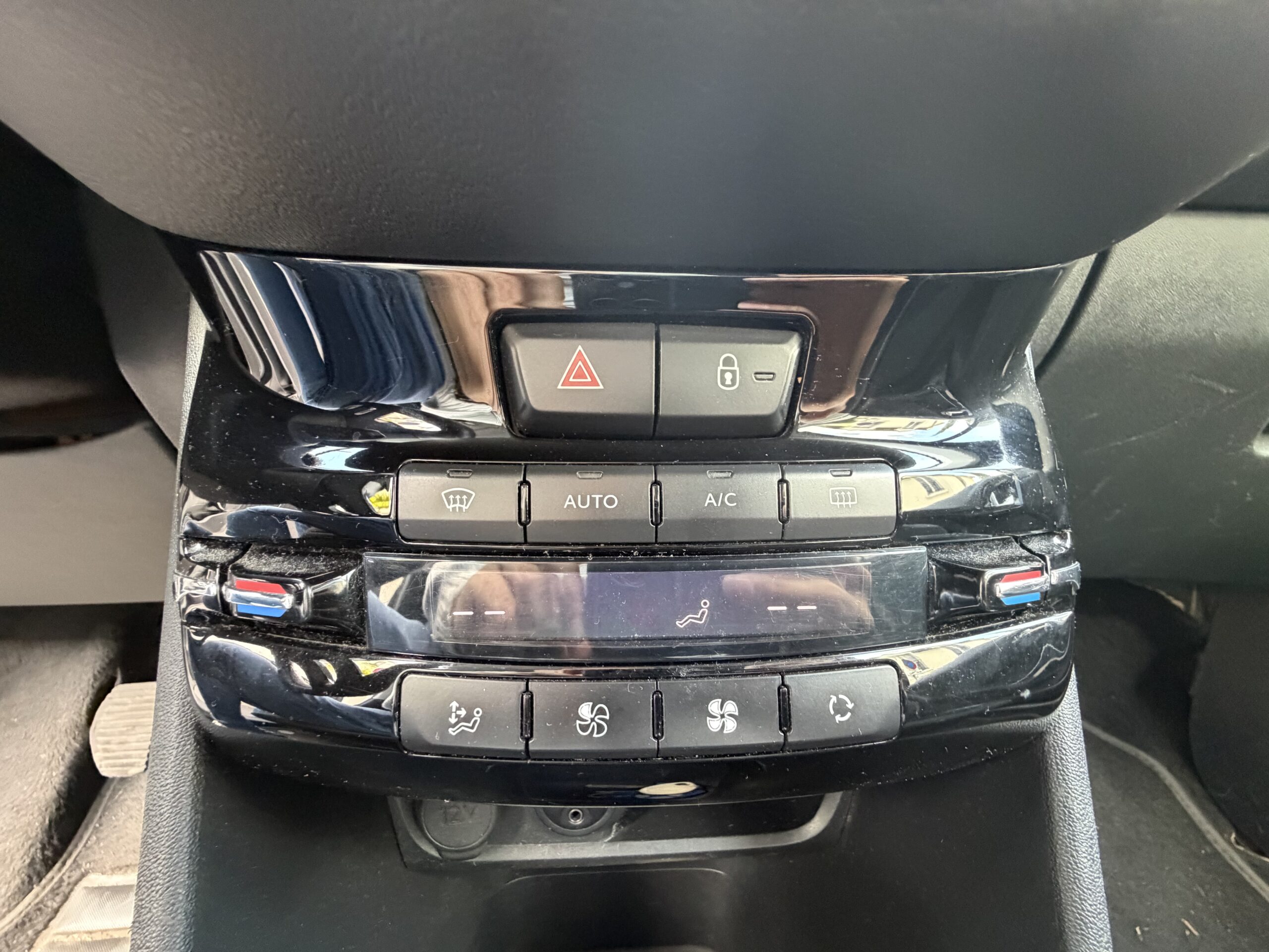 PEUGEOT 208 82ch