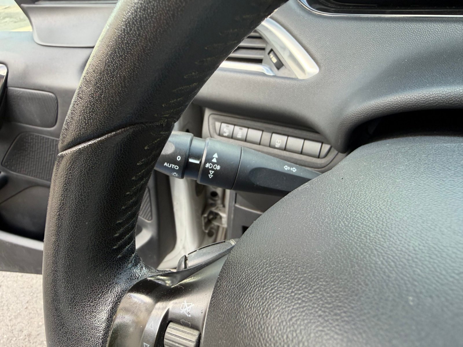 PEUGEOT 208 82ch