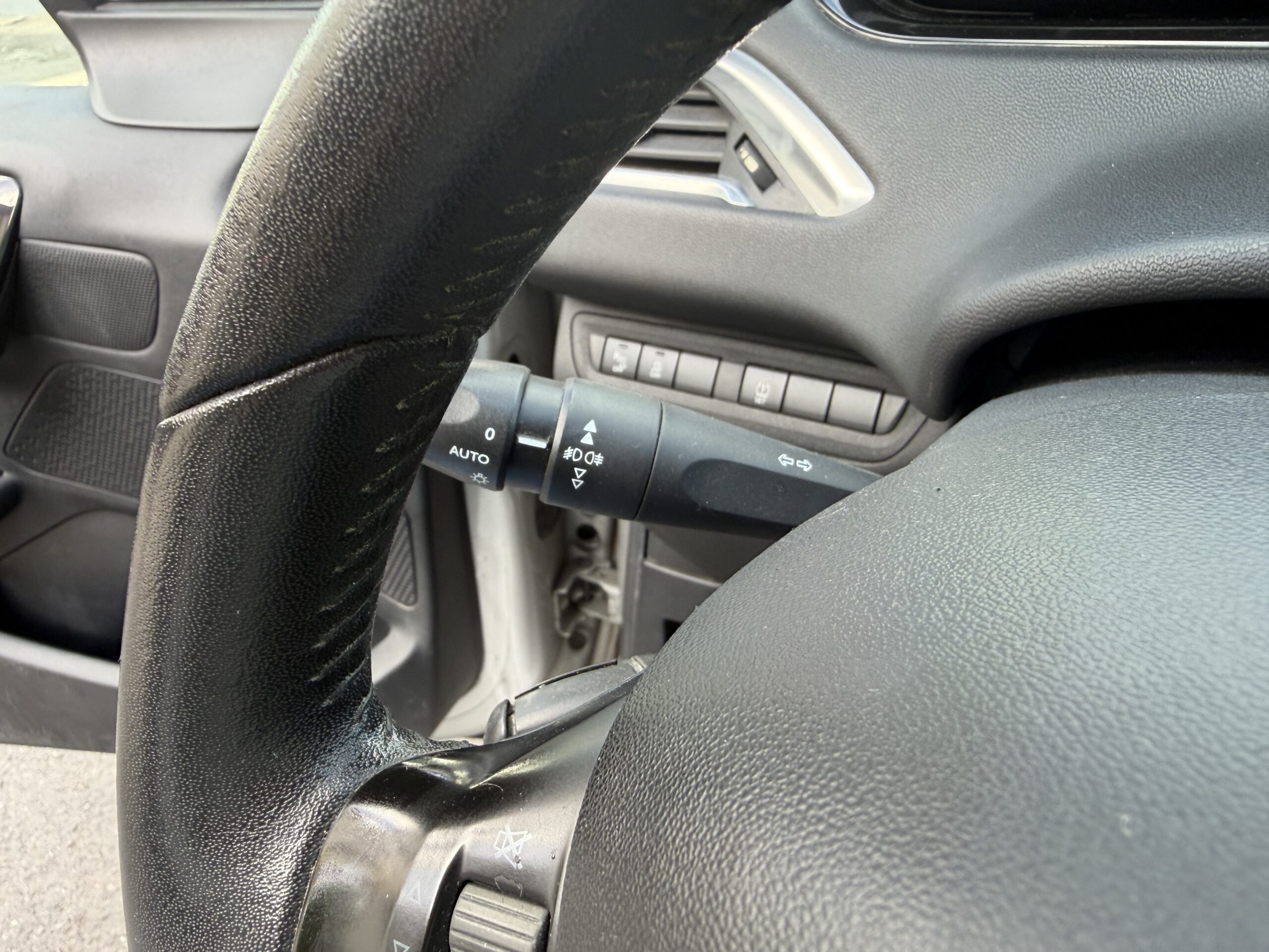 PEUGEOT 208 82ch