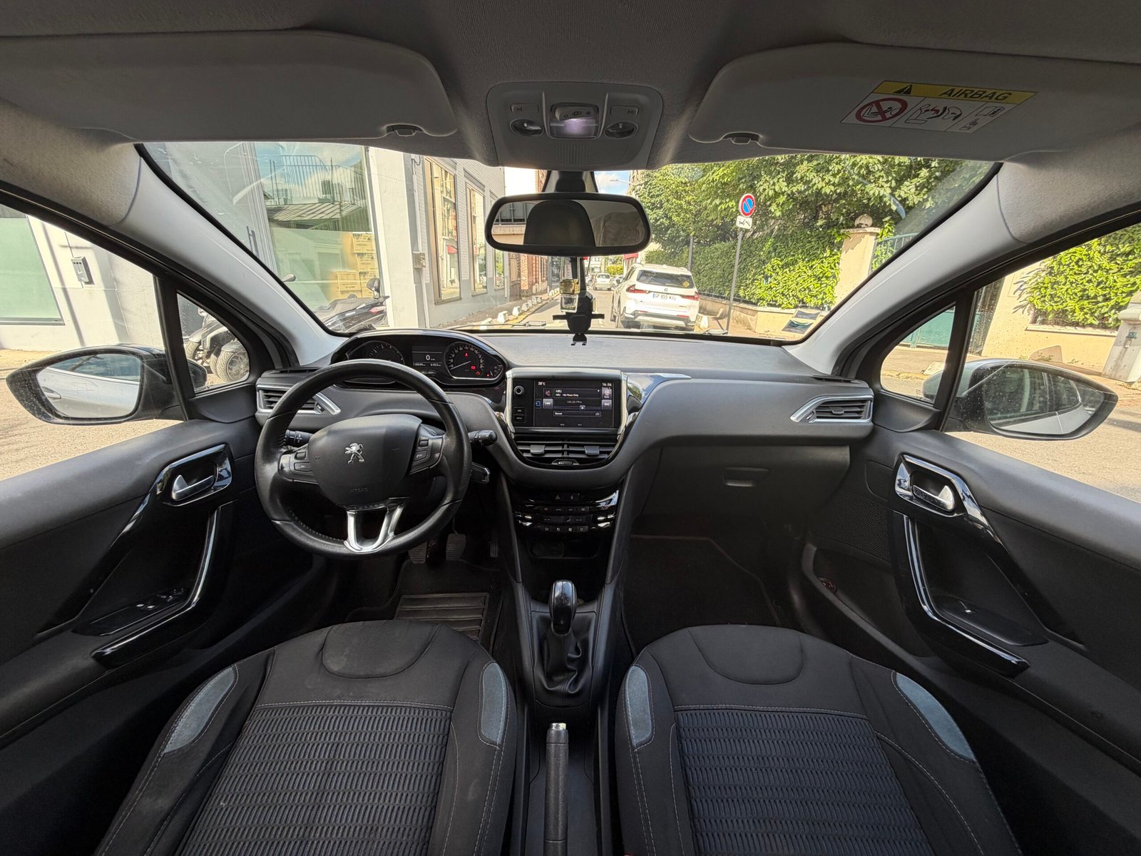 PEUGEOT 208 82ch