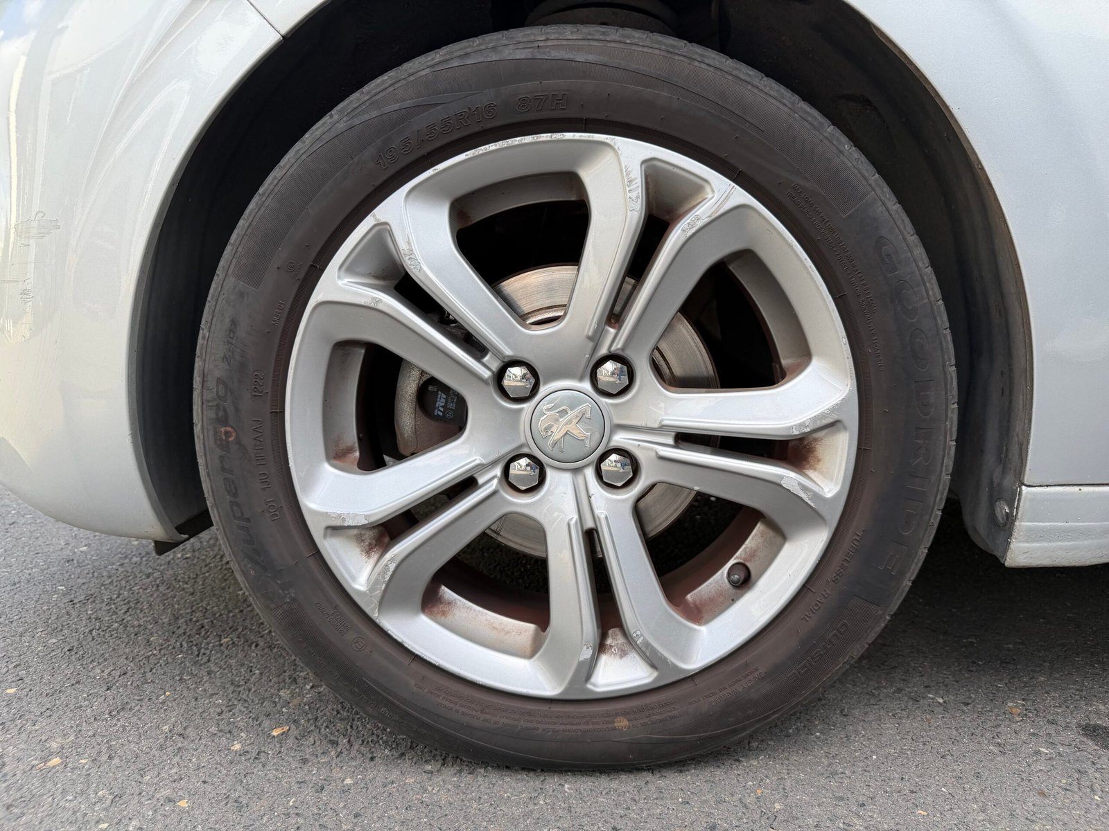 PEUGEOT 208 82ch