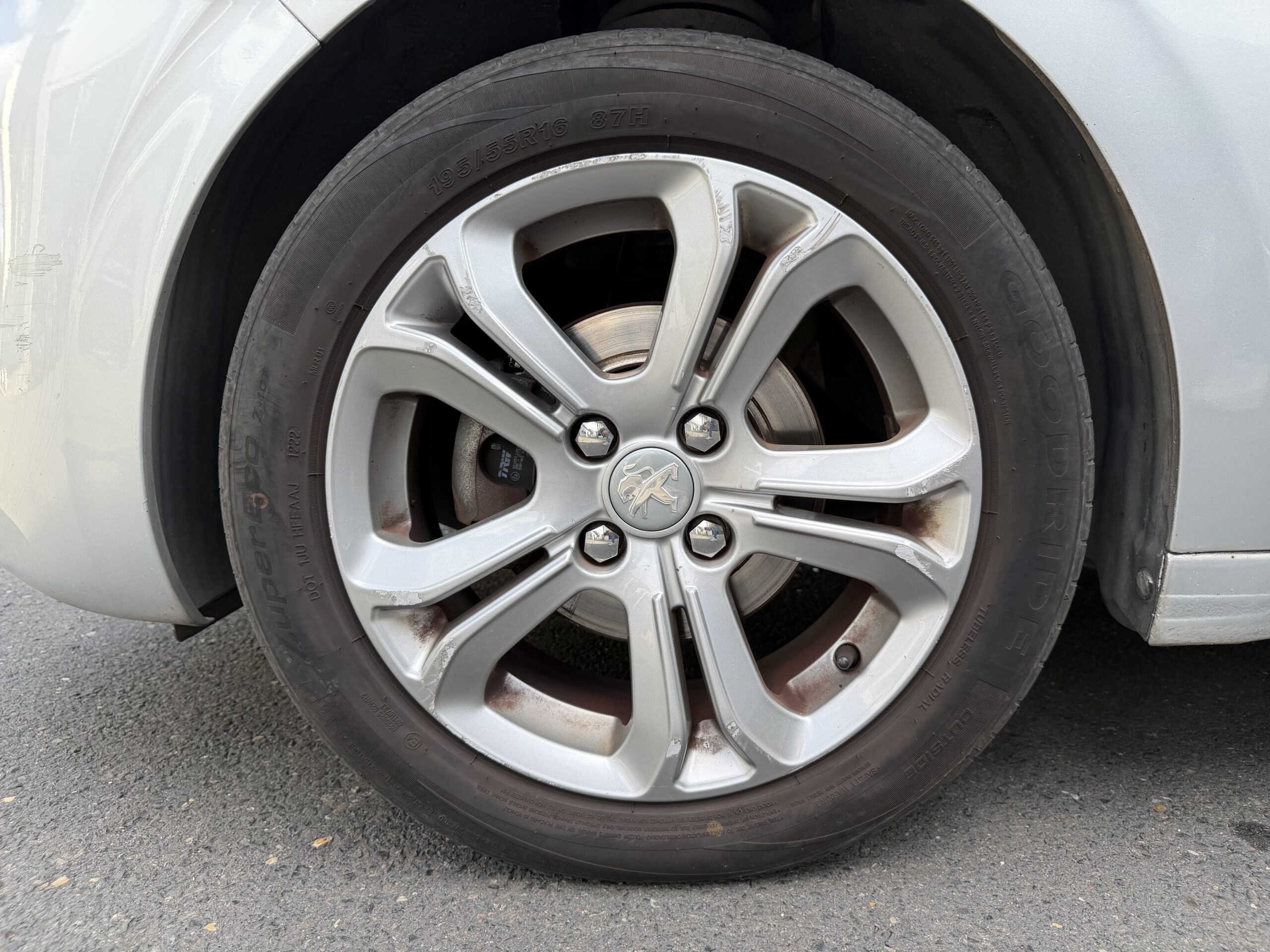 PEUGEOT 208 82ch