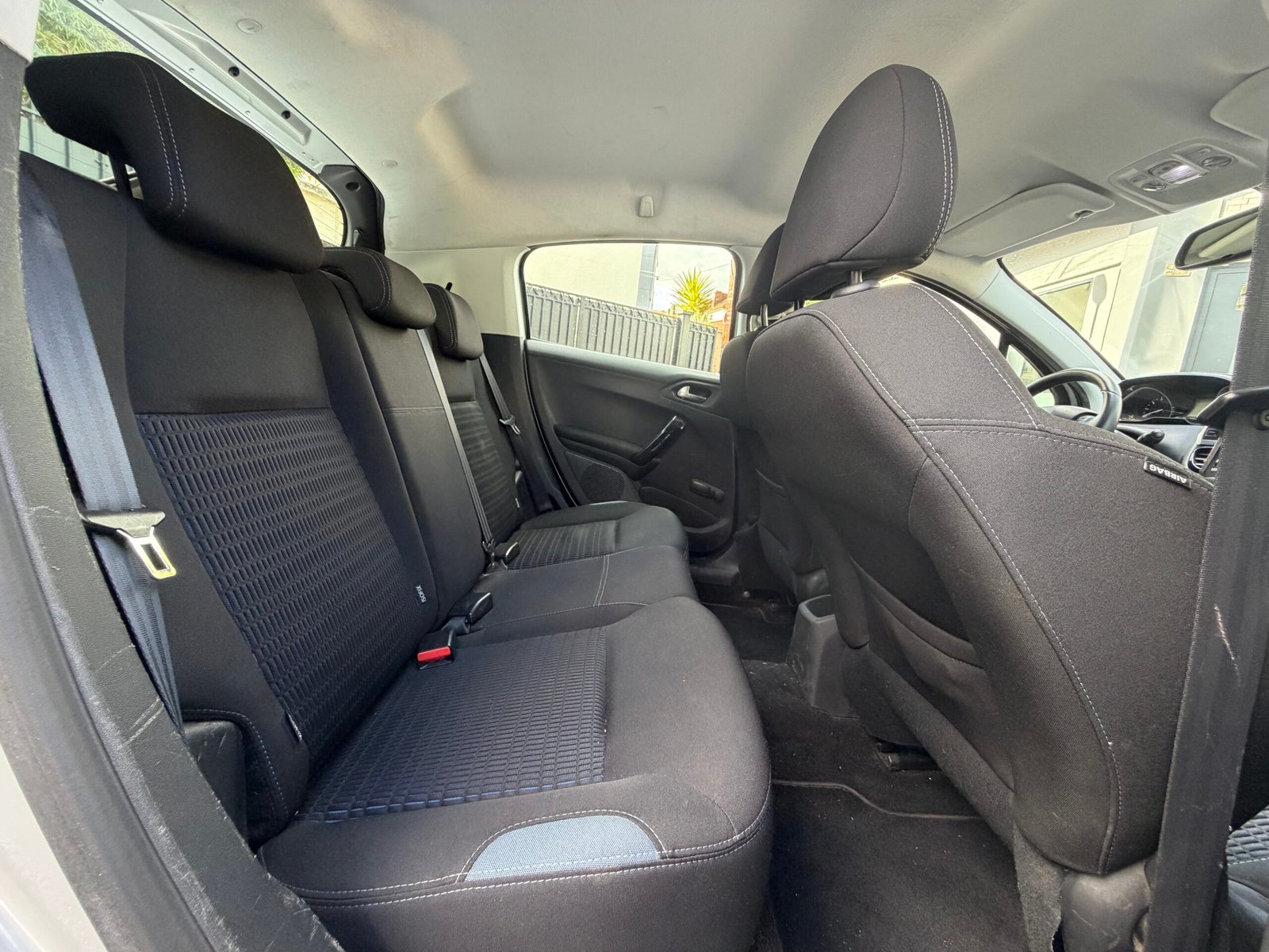 PEUGEOT 208 82ch