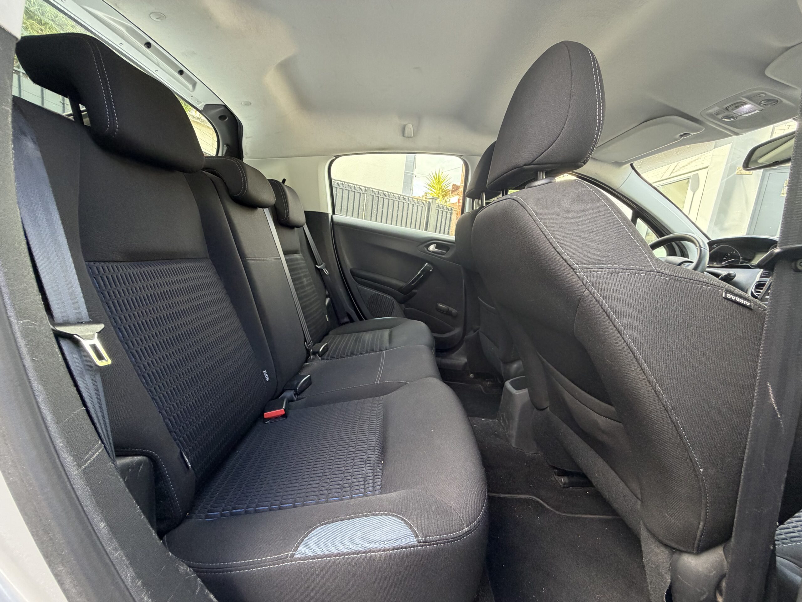 PEUGEOT 208 82ch