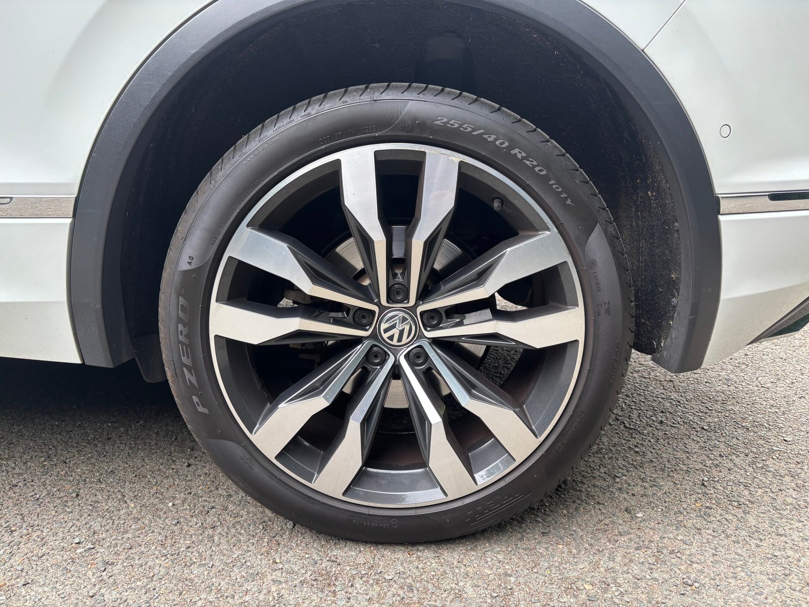 VOLKSWAGEN Tiguan 2.0 TDi 4Motion 240 R line